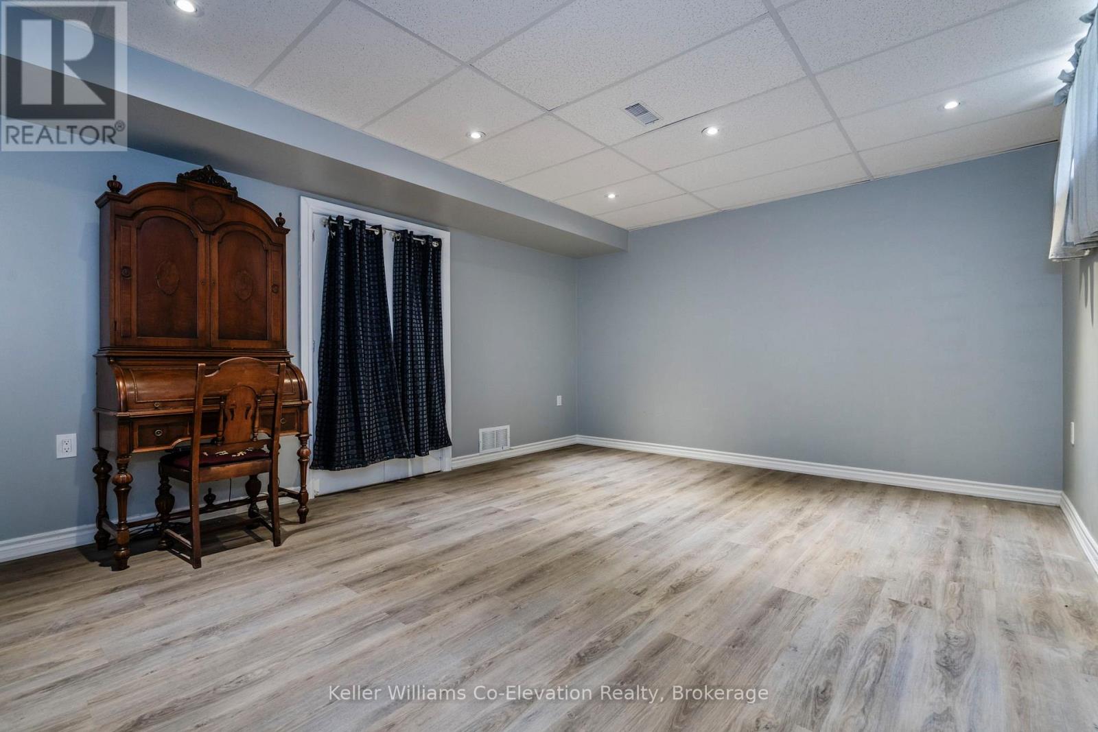 Lower Unit - 5 Hallen Drive, Penetanguishene, Ontario  L9M 1G2 - Photo 13 - S12481367