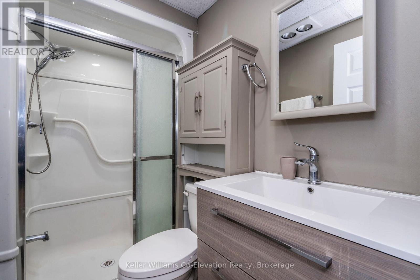 Lower Unit - 5 Hallen Drive, Penetanguishene, Ontario  L9M 1G2 - Photo 14 - S12481367