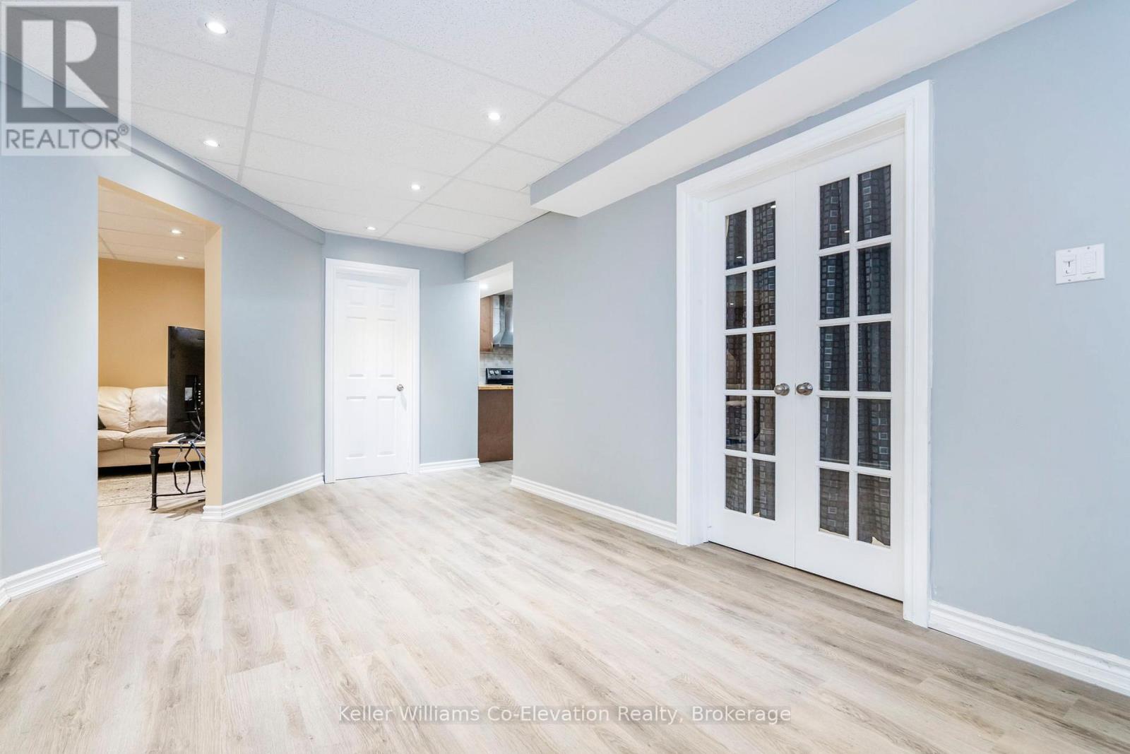 Lower Unit - 5 Hallen Drive, Penetanguishene, Ontario  L9M 1G2 - Photo 5 - S12481367