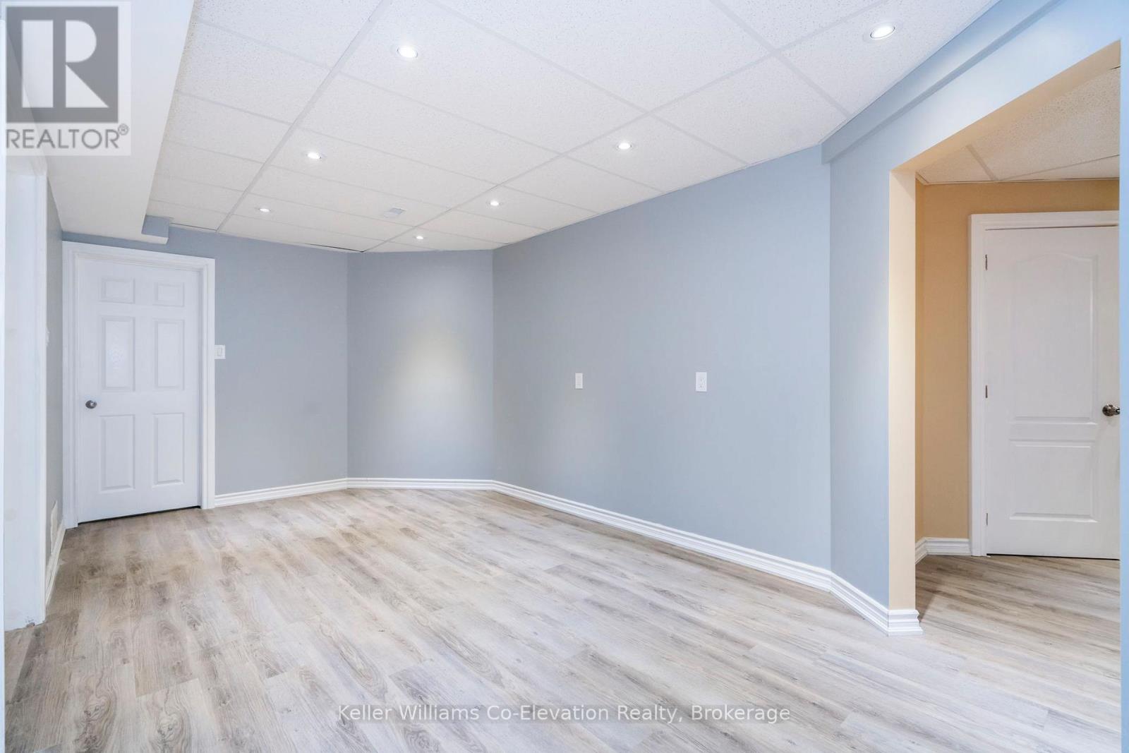 Lower Unit - 5 Hallen Drive, Penetanguishene, Ontario  L9M 1G2 - Photo 6 - S12481367