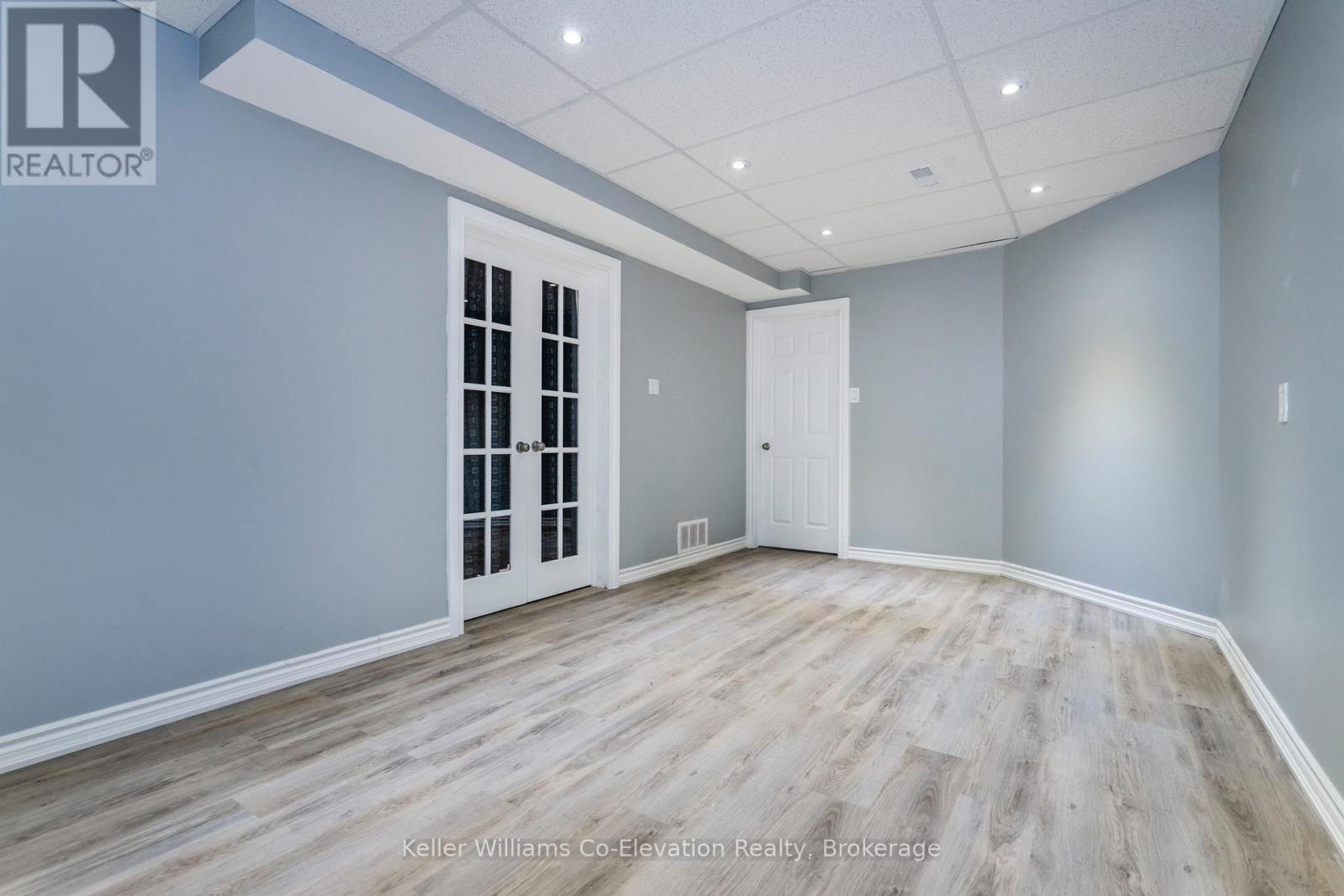 Lower Unit - 5 Hallen Drive, Penetanguishene, Ontario  L9M 1G2 - Photo 7 - S12481367