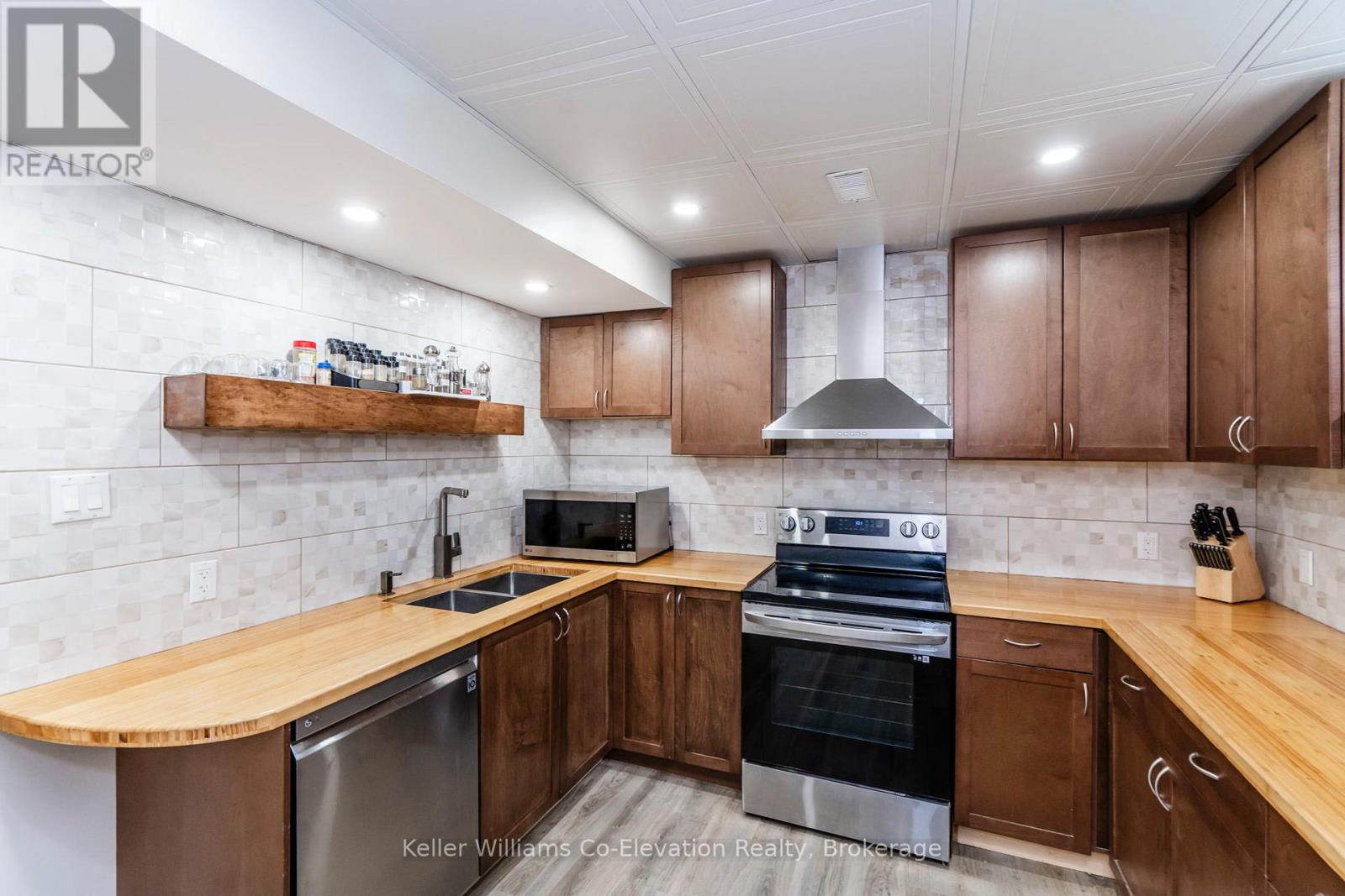 Lower Unit - 5 Hallen Drive, Penetanguishene, Ontario  L9M 1G2 - Photo 9 - S12481367