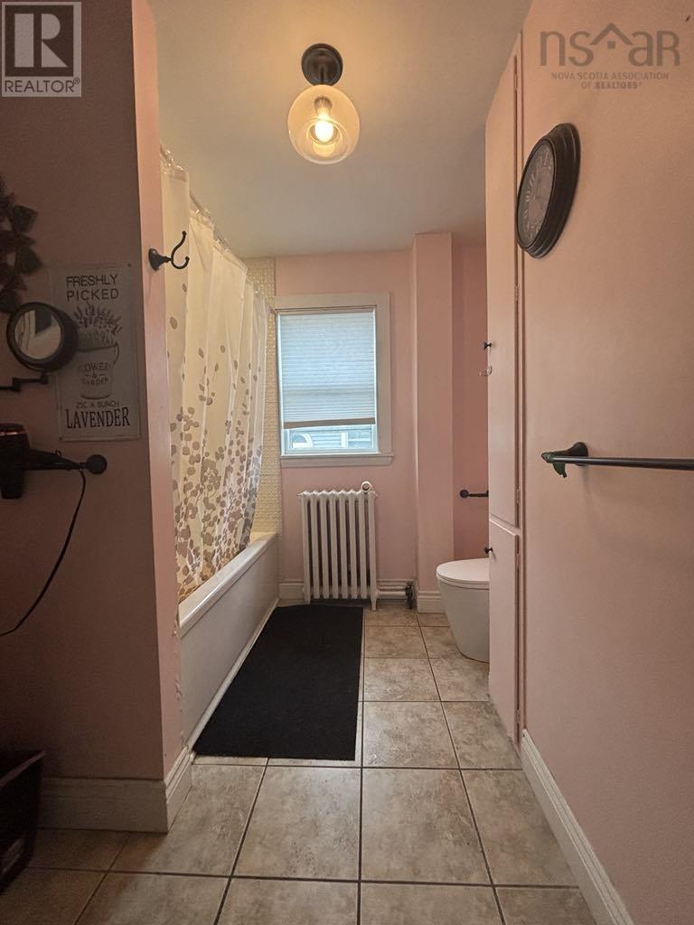 67 Cliff Street, Yarmouth, Nova Scotia  B5A 3J1 - Photo 8 - 202509286