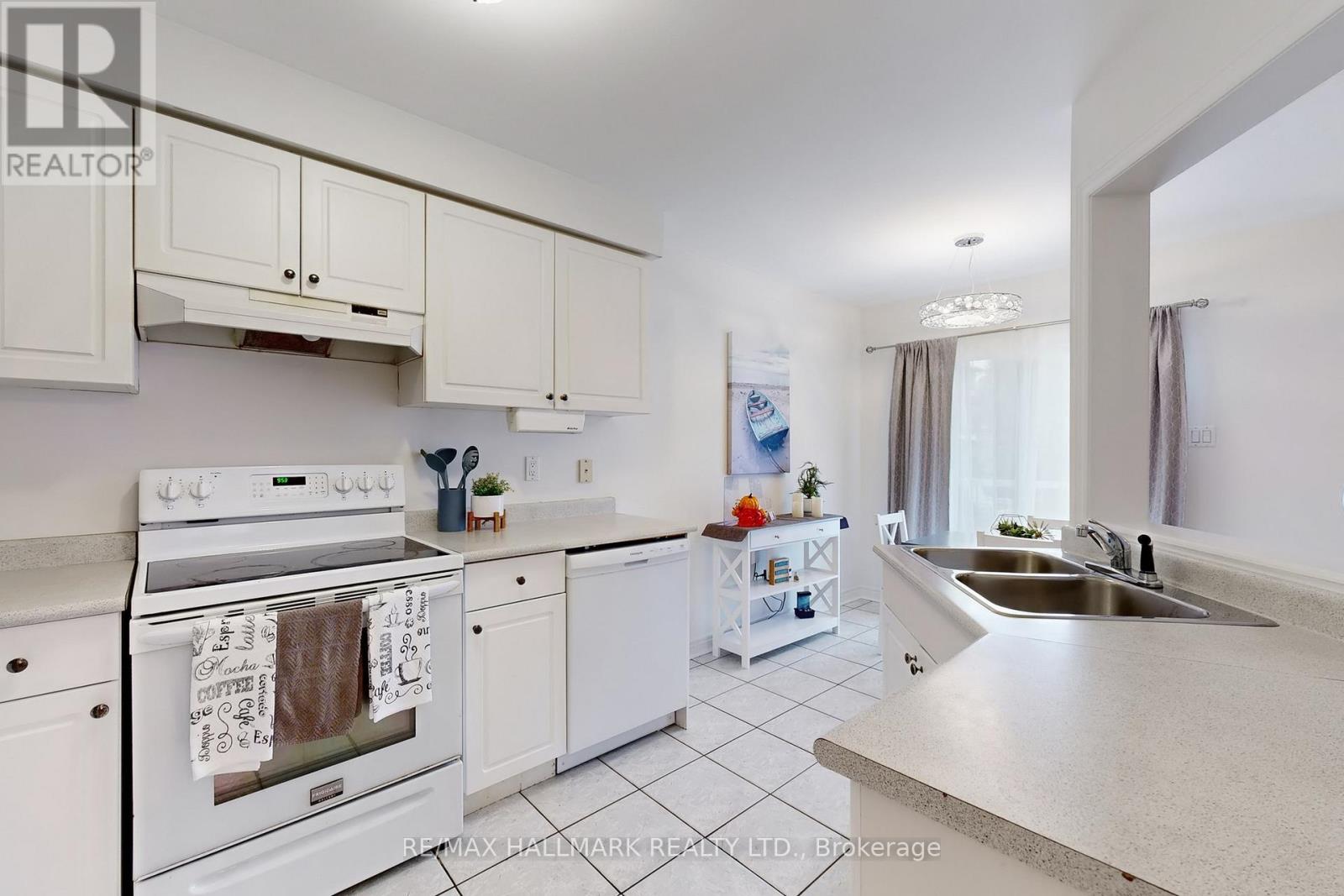 148 Fairwood Drive, Georgina, Ontario  L4P 3Y2 - Photo 10 - N12481291