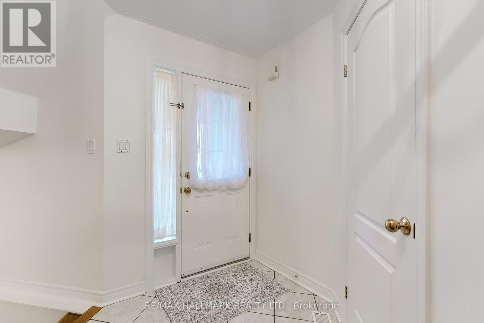 148 Fairwood Drive, Georgina, Ontario  L4P 3Y2 - Photo 20 - N12481291