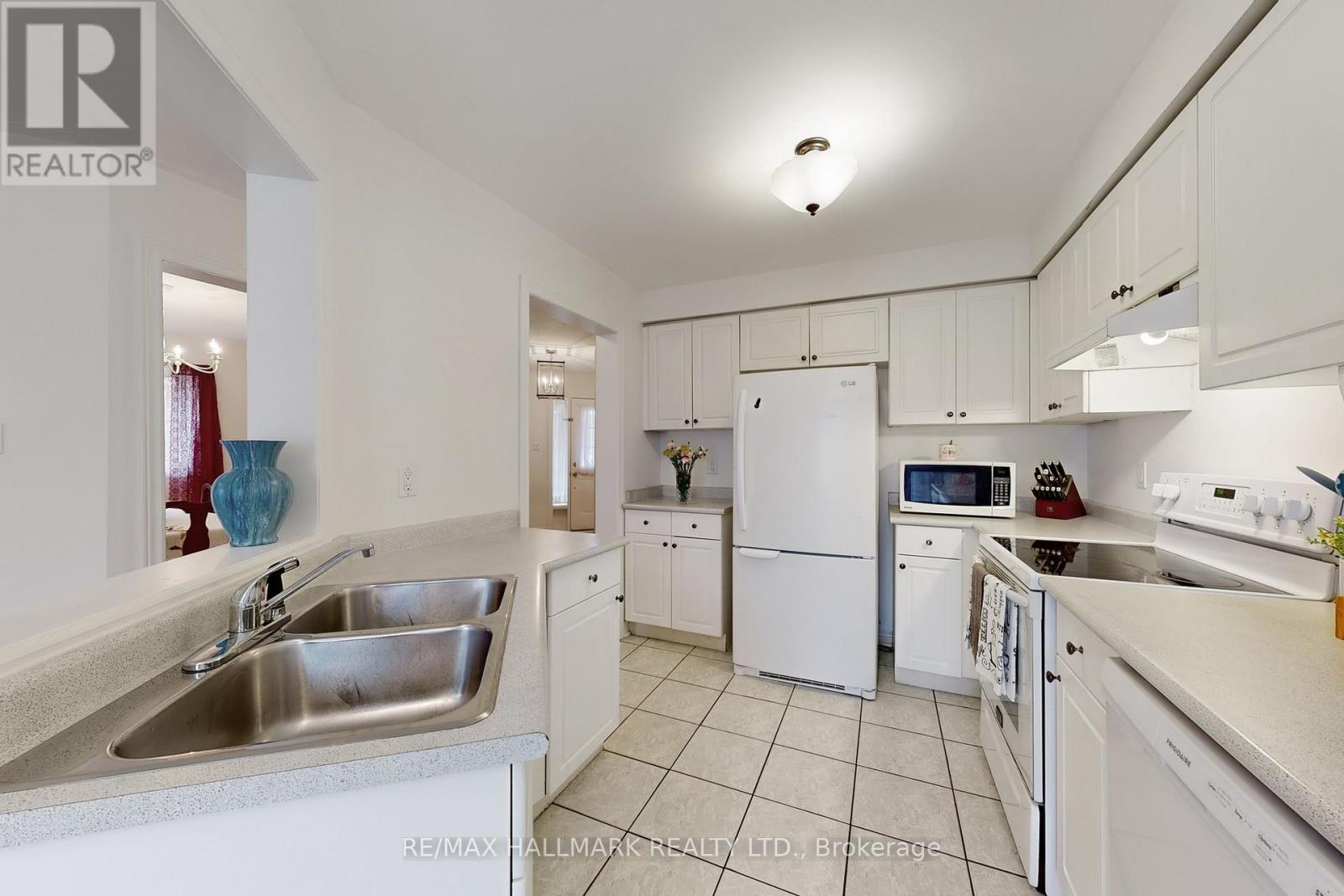 148 Fairwood Drive, Georgina, Ontario  L4P 3Y2 - Photo 9 - N12481291