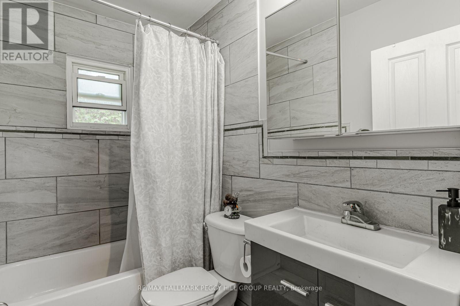 34/36 Centre Street, Essa (Angus), Ontario  L0M 1B0 - Photo 10 - N12481309