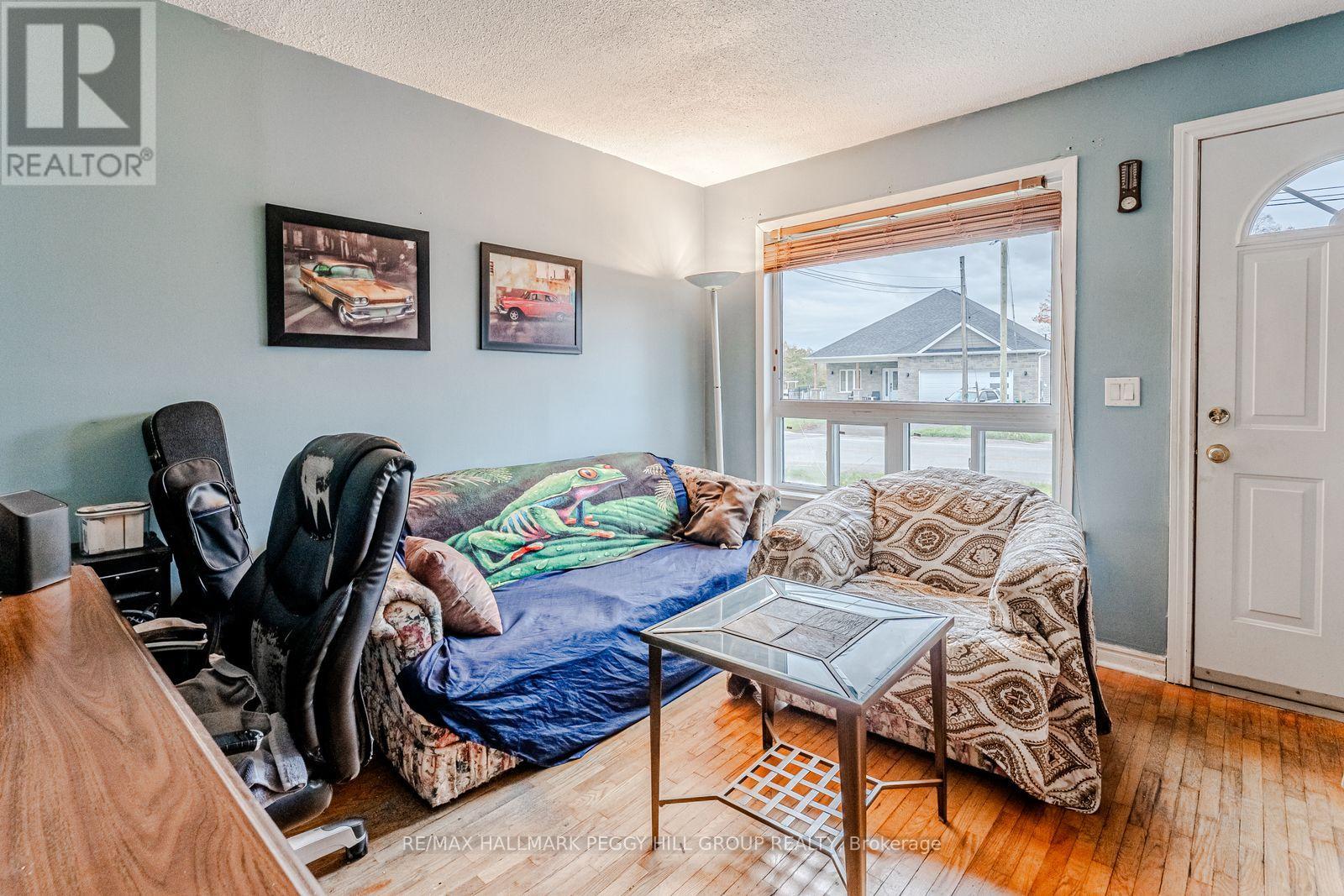 34/36 Centre Street, Essa (Angus), Ontario  L0M 1B0 - Photo 6 - N12481309