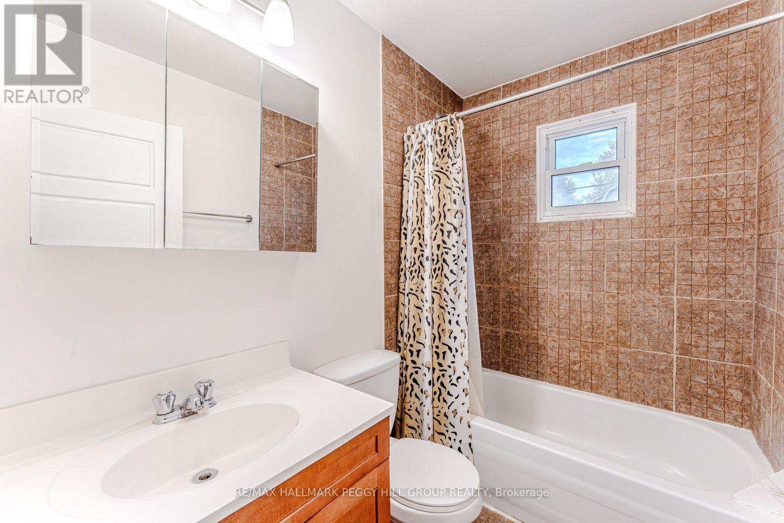 34/36 Centre Street, Essa (Angus), Ontario  L0M 1B0 - Photo 9 - N12481309
