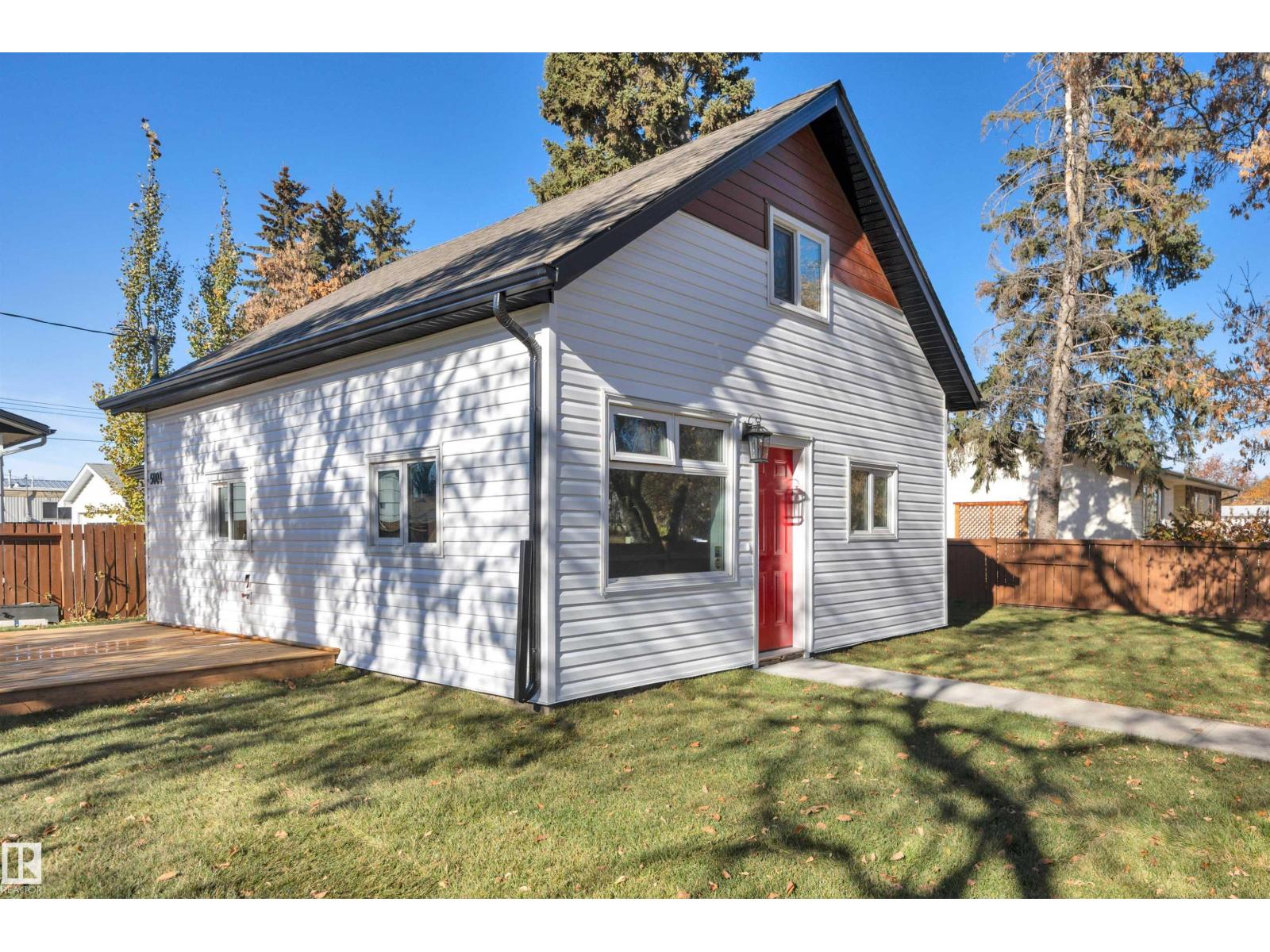 5004 45th AV, Calmar, Alberta