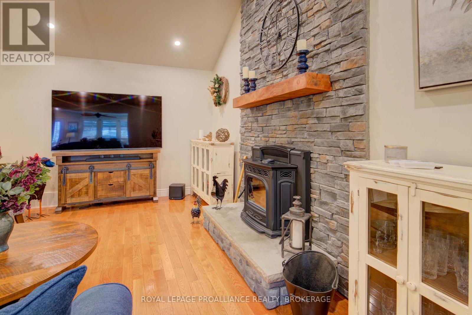 1086 Prince Street, Lansdowne Village, Ontario  K0E 1L0 - Photo 19 - X12481385