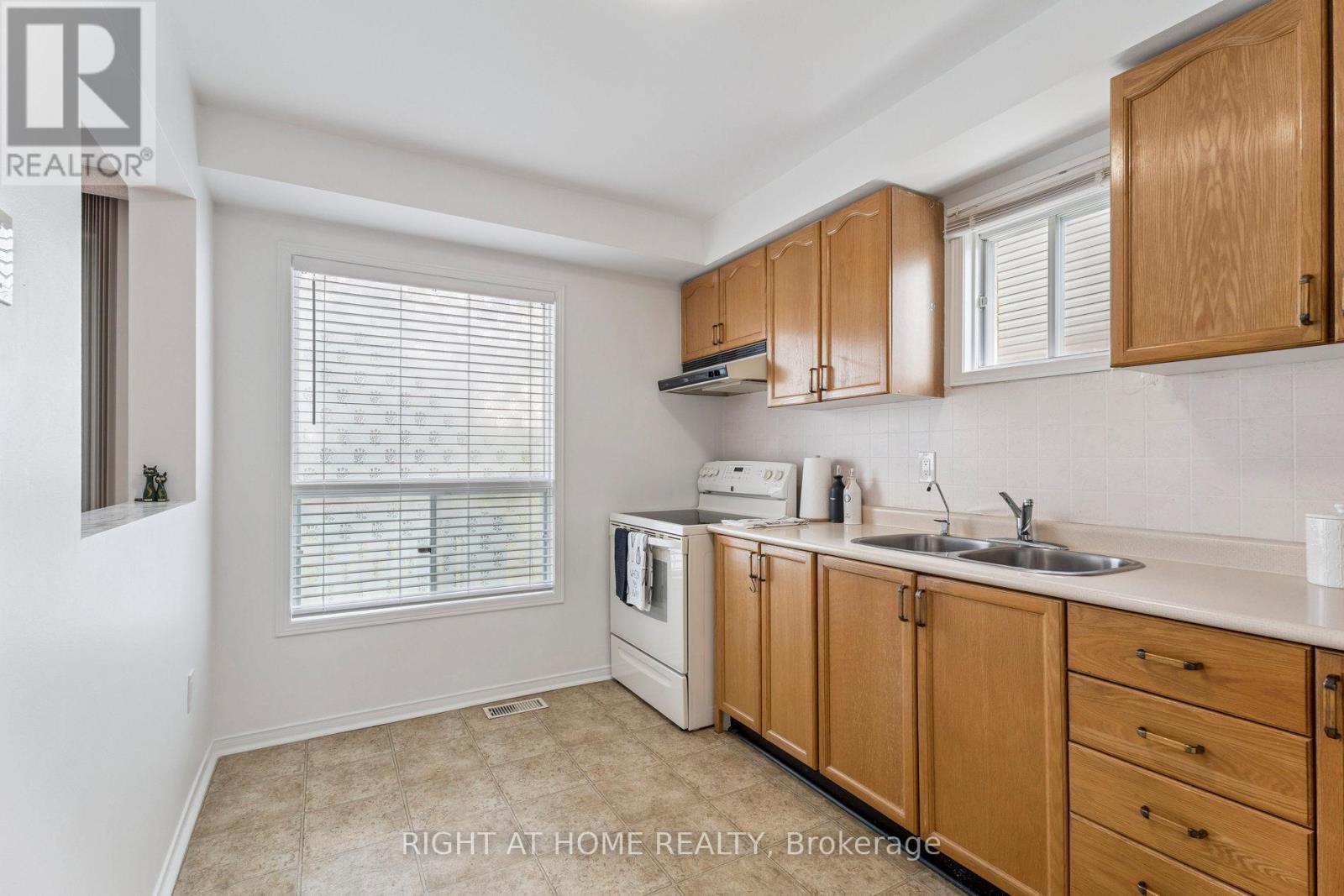 115 Laidlaw Drive, Barrie (West Bayfield), Ontario  L4N 7R9 - Photo 10 - S12481356