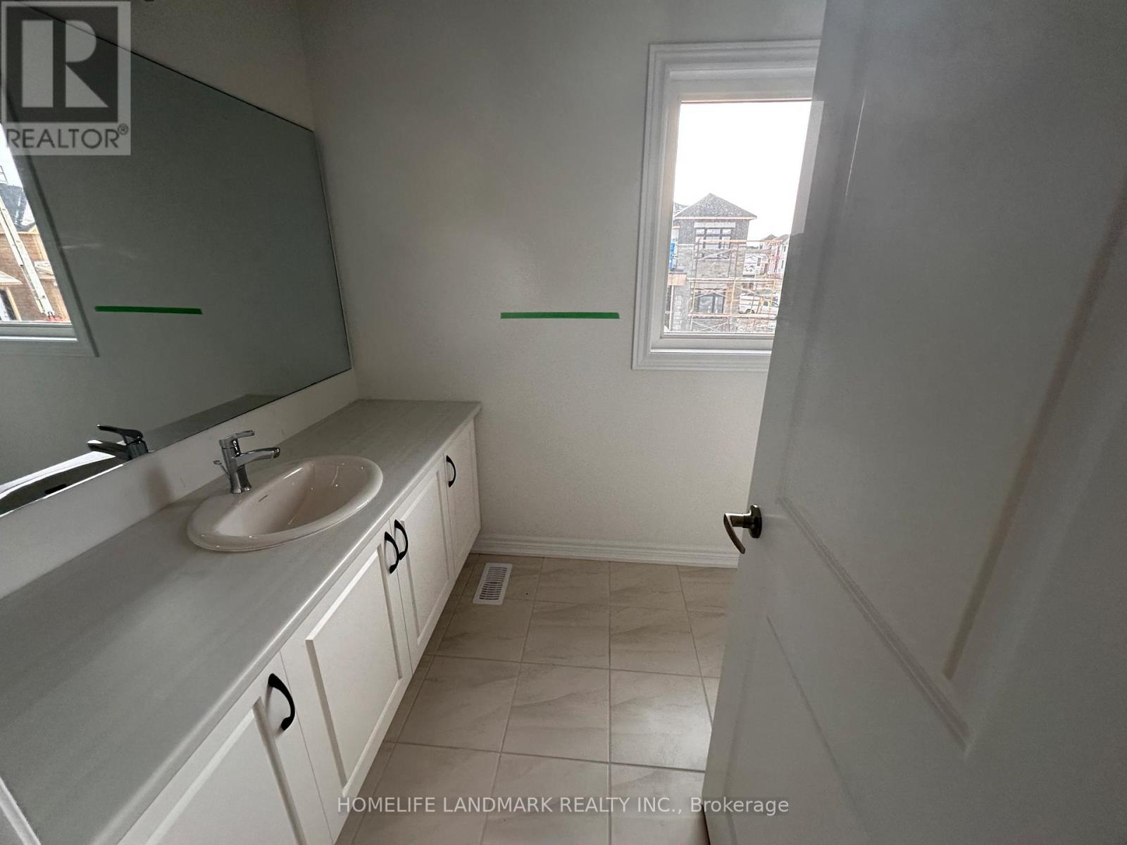 21 Kingsbury Trail E, Barrie, Ontario  L9J 0W8 - Photo 9 - S12481360