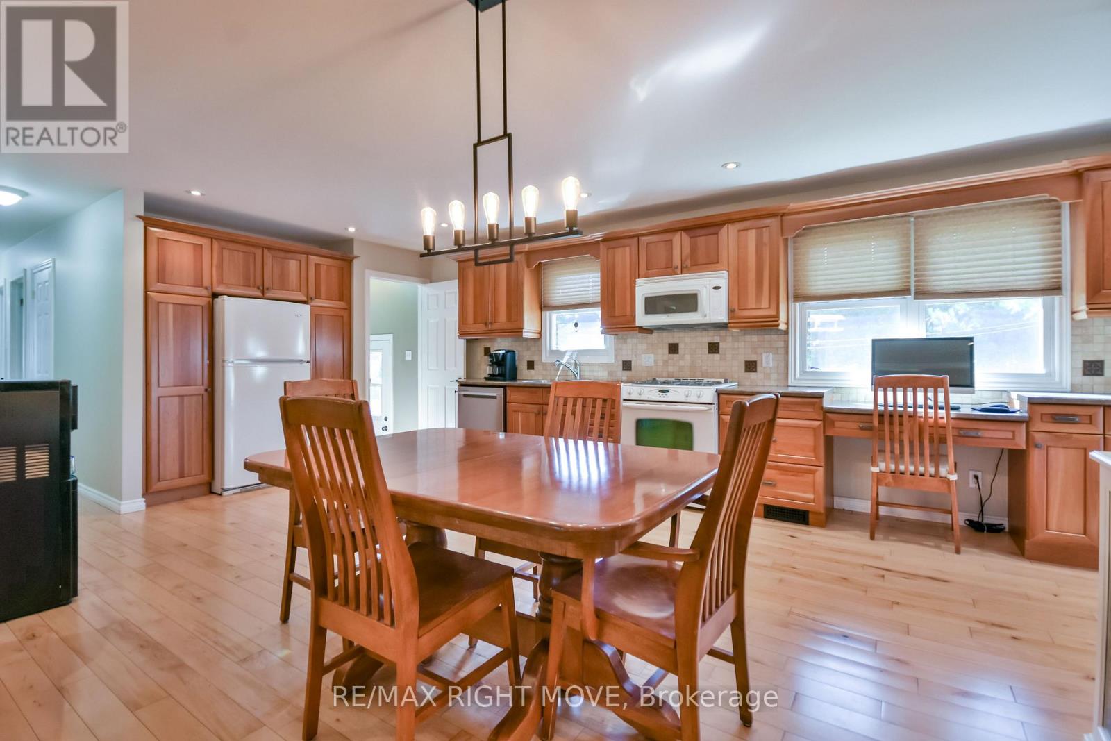2009 Marchmont Road, Severn (Marchmont), Ontario  L3V 0V6 - Photo 15 - S12481362