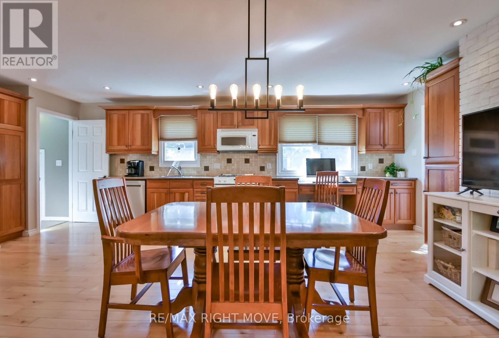2009 Marchmont Road, Severn (Marchmont), Ontario  L3V 0V6 - Photo 16 - S12481362