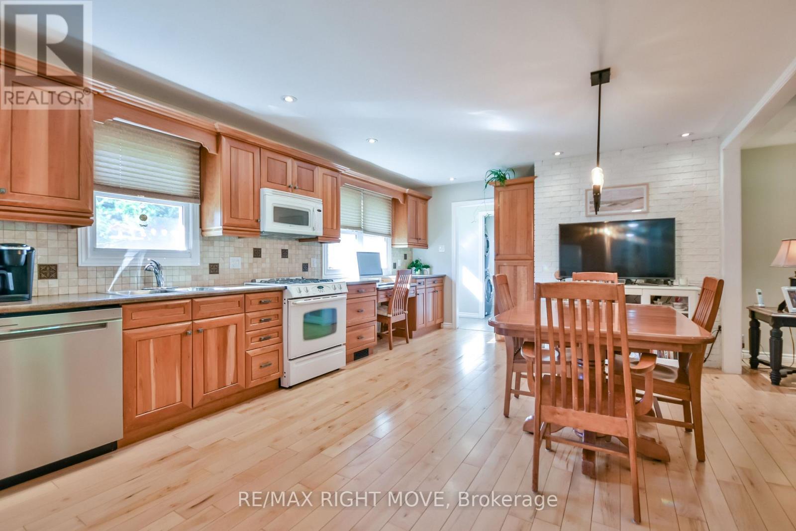 2009 Marchmont Road, Severn (Marchmont), Ontario  L3V 0V6 - Photo 17 - S12481362