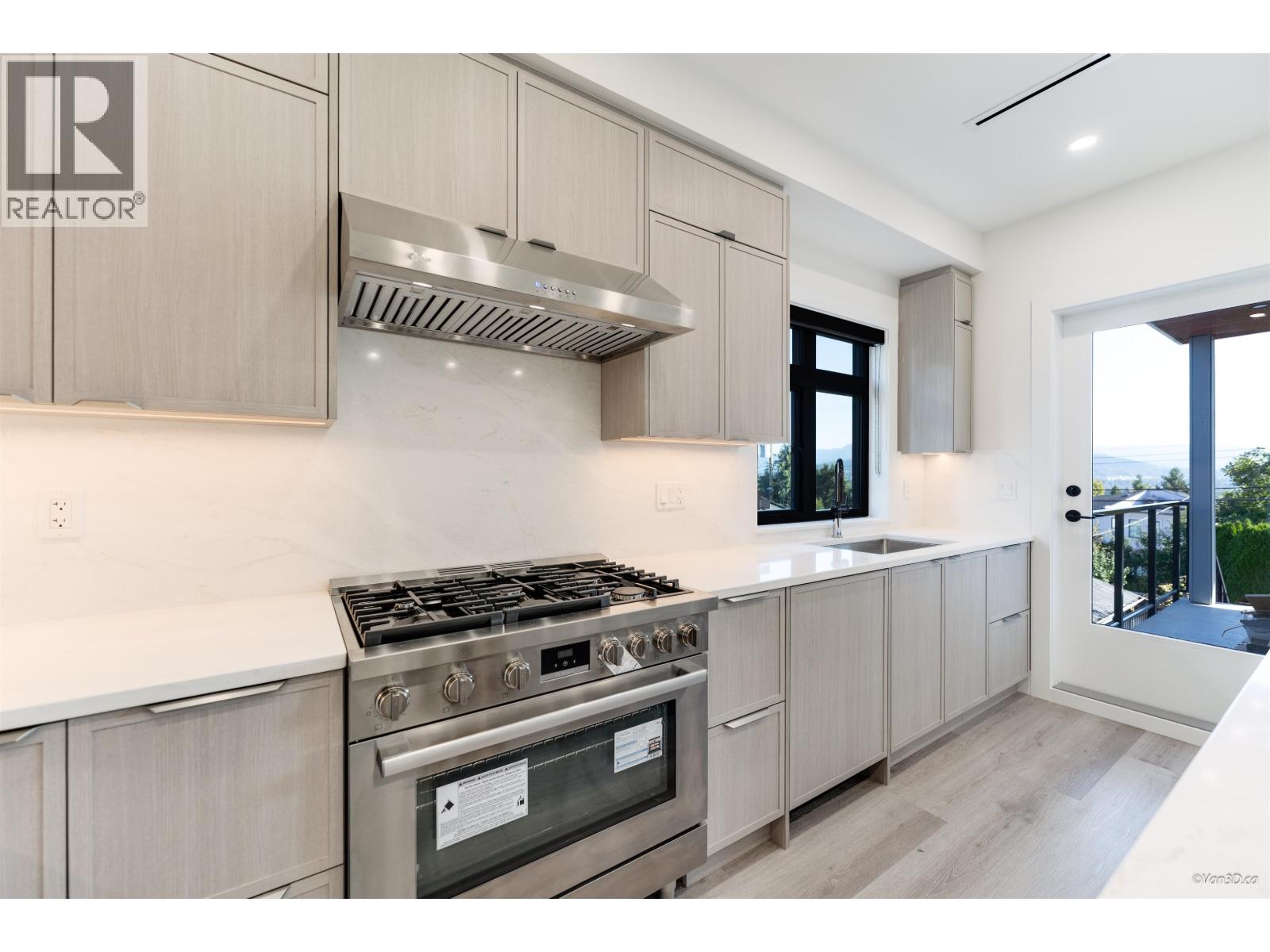 5852 Forglen Drive, Burnaby, British Columbia  V5H 3L3 - Photo 12 - R3061677