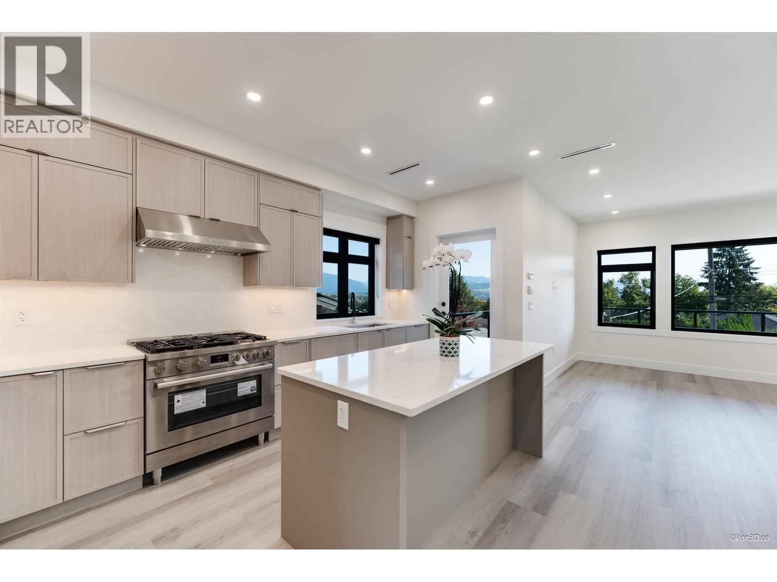 5852 Forglen Drive, Burnaby, British Columbia  V5H 3L3 - Photo 8 - R3061677