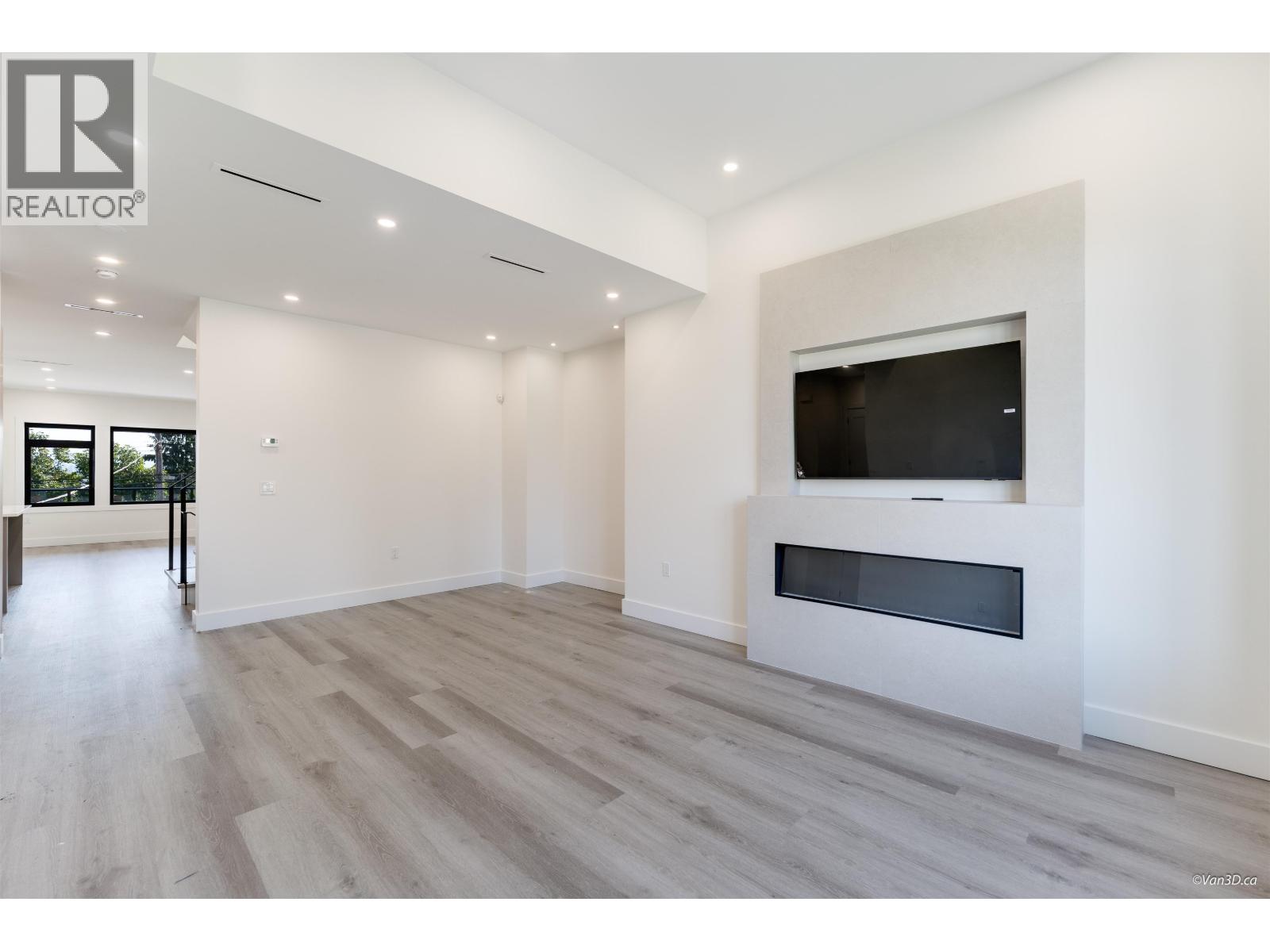 5852 Forglen Drive, Burnaby, British Columbia  V5H 3L3 - Photo 5 - R3061677
