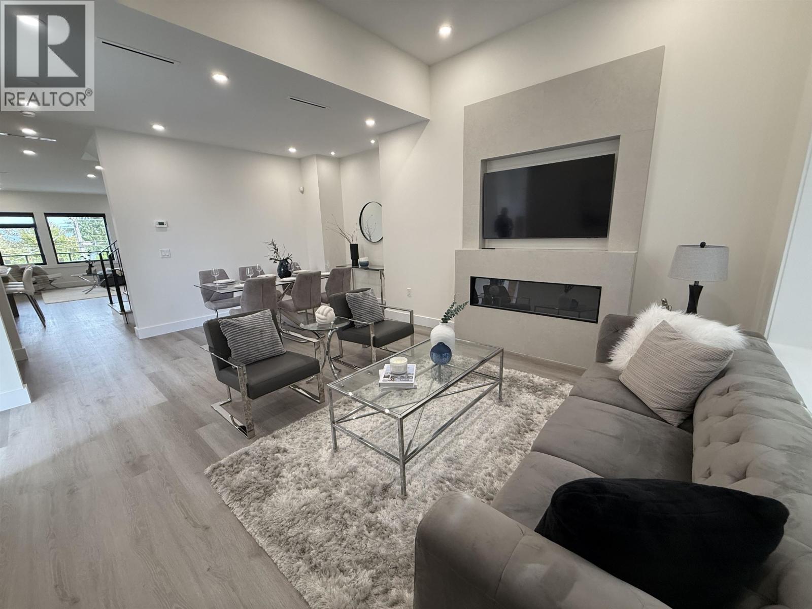 5852 Forglen Drive, Burnaby, British Columbia  V5H 3L3 - Photo 4 - R3061677