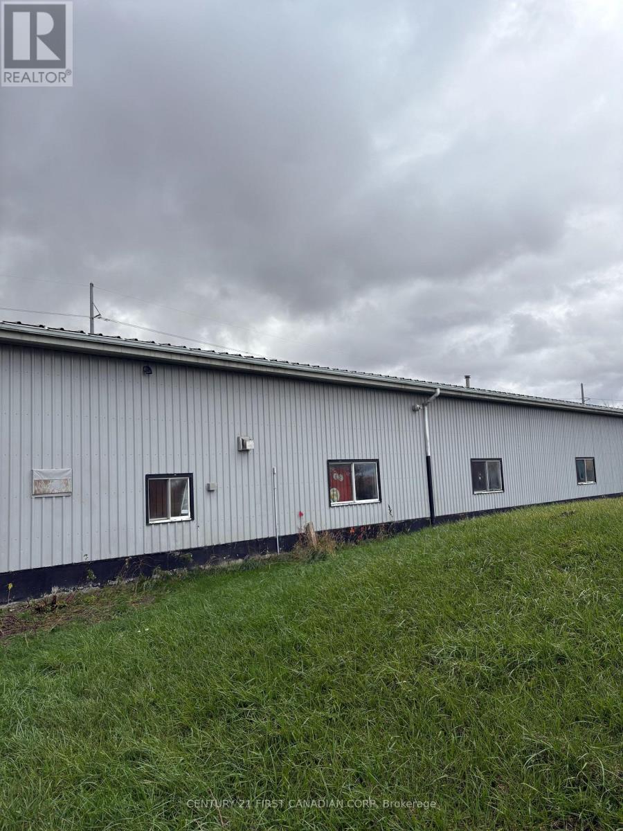 7844 Thomson Line, Lambton Shores, Ontario  N0M 2N0 - Photo 3 - X12481398