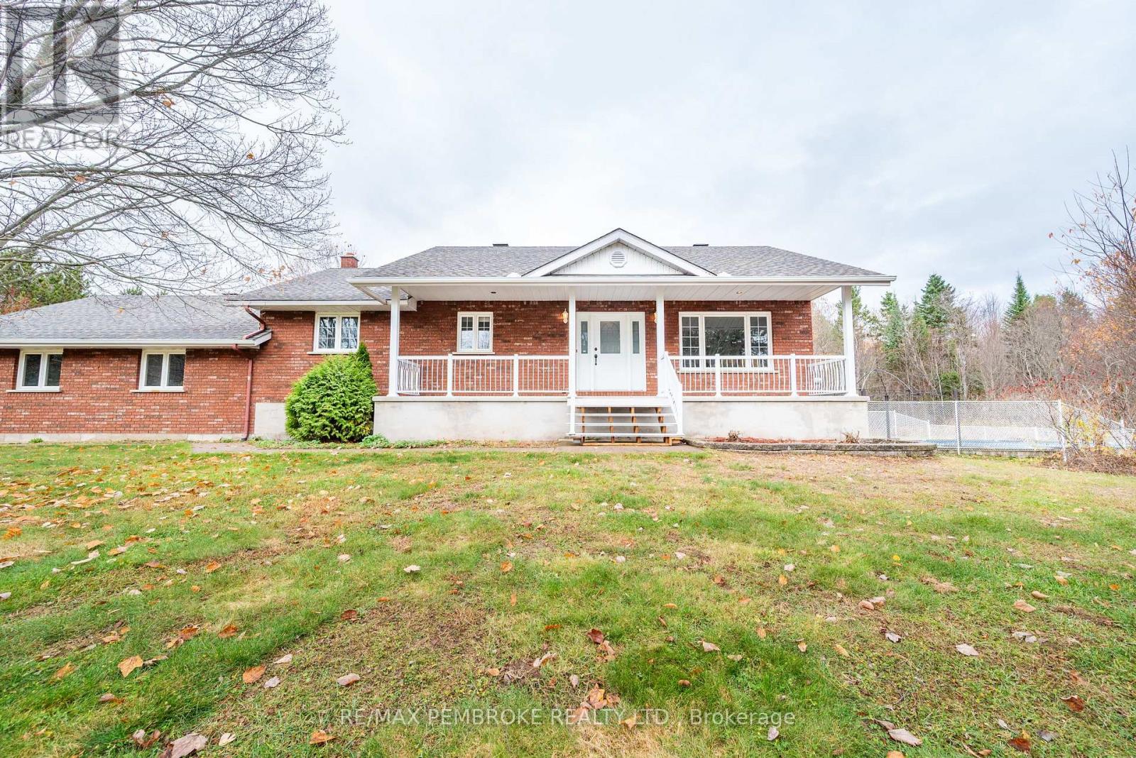 1778 FOREST LEA ROAD, Laurentian Valley, Ontario