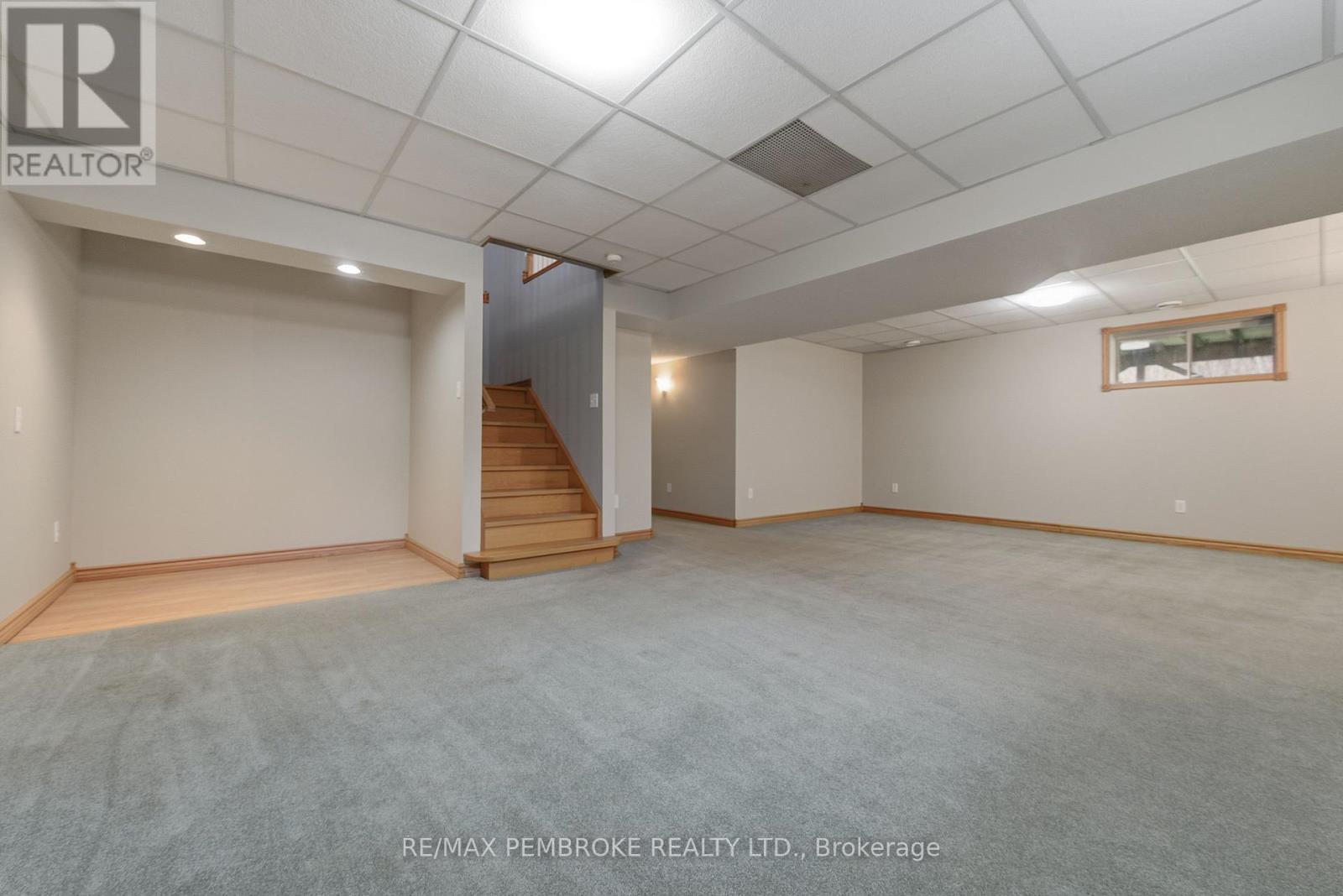 1778 Forest Lea Road, Laurentian Valley, Ontario  K8A 6W6 - Photo 10 - X12481415