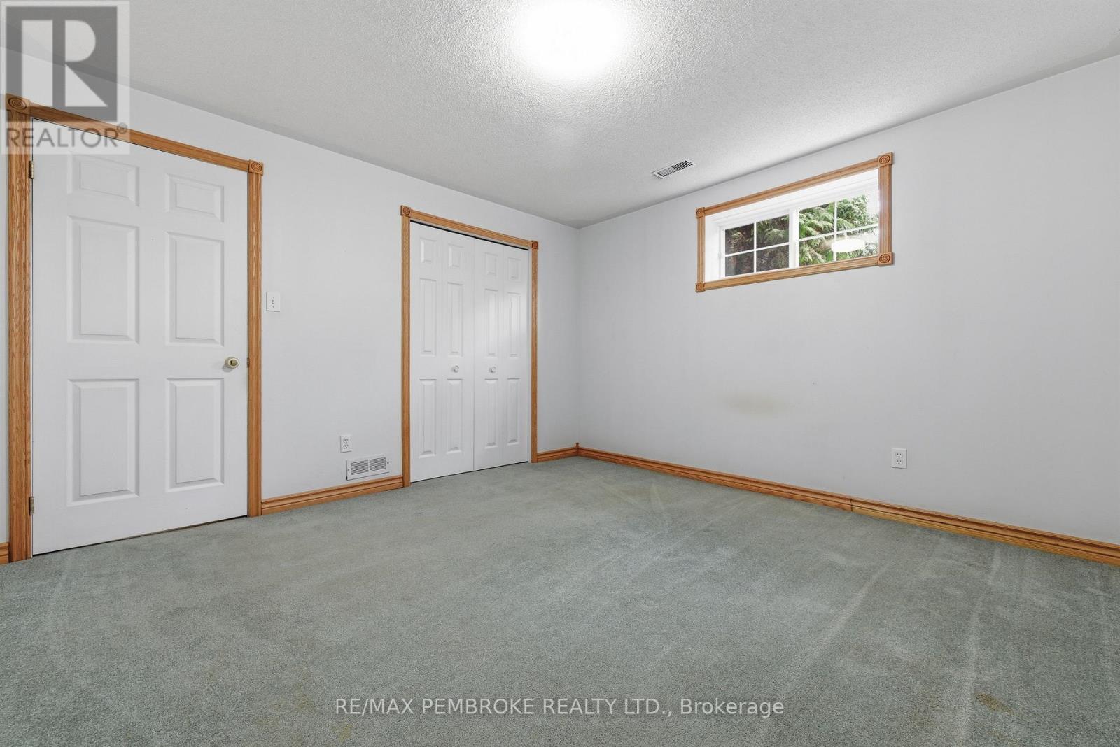 1778 Forest Lea Road, Laurentian Valley, Ontario  K8A 6W6 - Photo 11 - X12481415