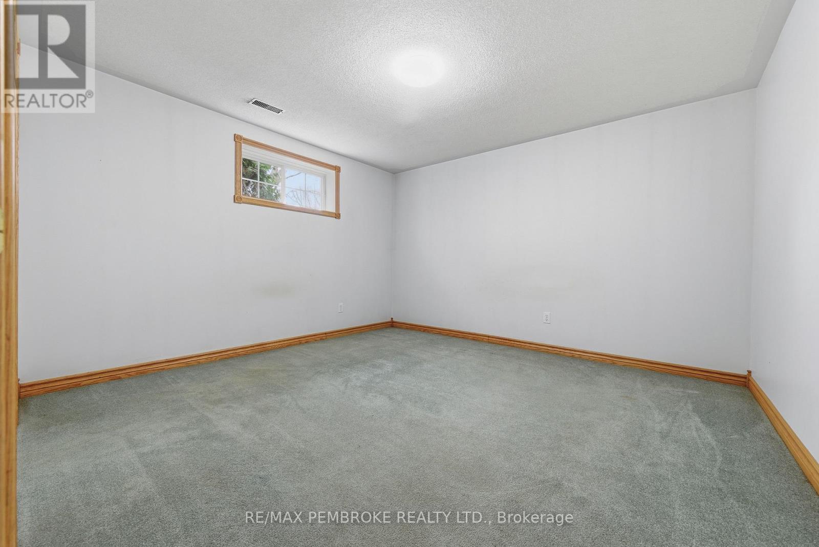 1778 Forest Lea Road, Laurentian Valley, Ontario  K8A 6W6 - Photo 12 - X12481415