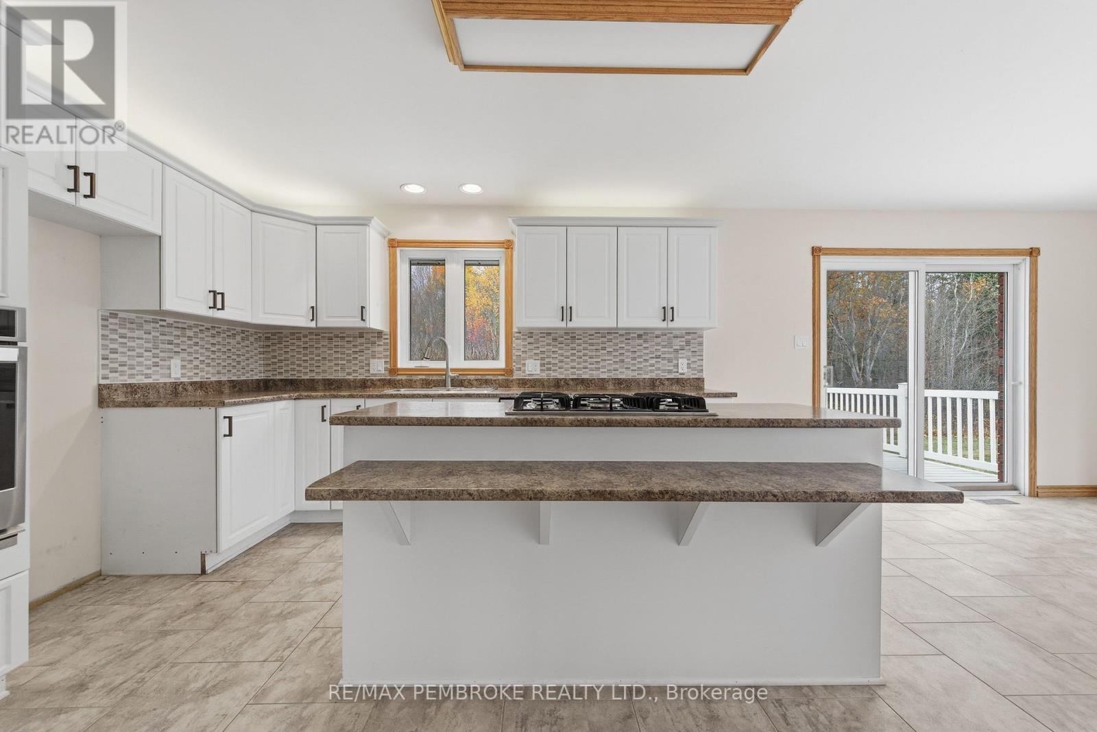 1778 Forest Lea Road, Laurentian Valley, Ontario  K8A 6W6 - Photo 15 - X12481415