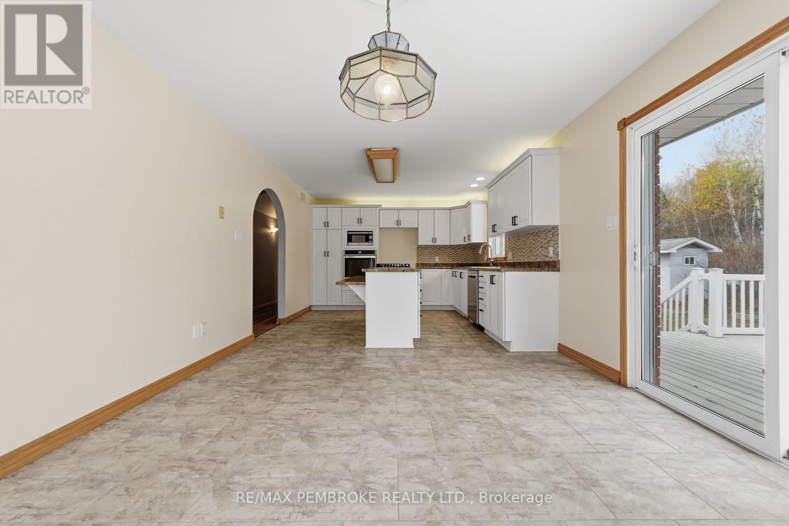 1778 Forest Lea Road, Laurentian Valley, Ontario  K8A 6W6 - Photo 19 - X12481415