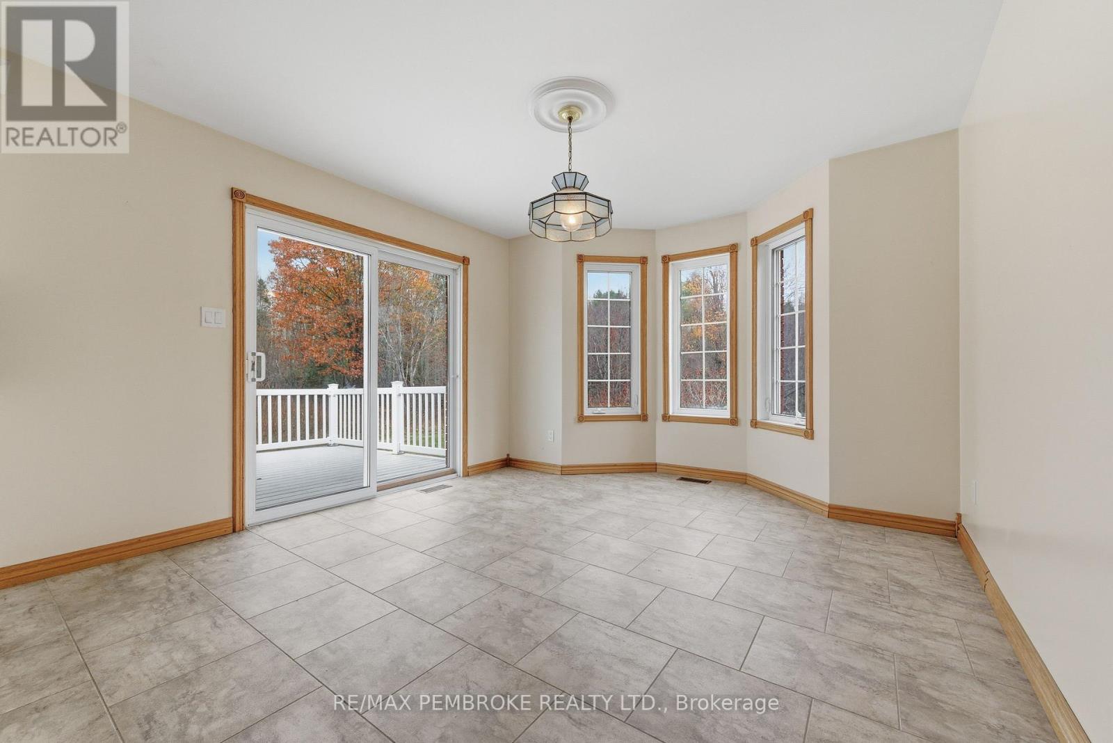 1778 Forest Lea Road, Laurentian Valley, Ontario  K8A 6W6 - Photo 20 - X12481415