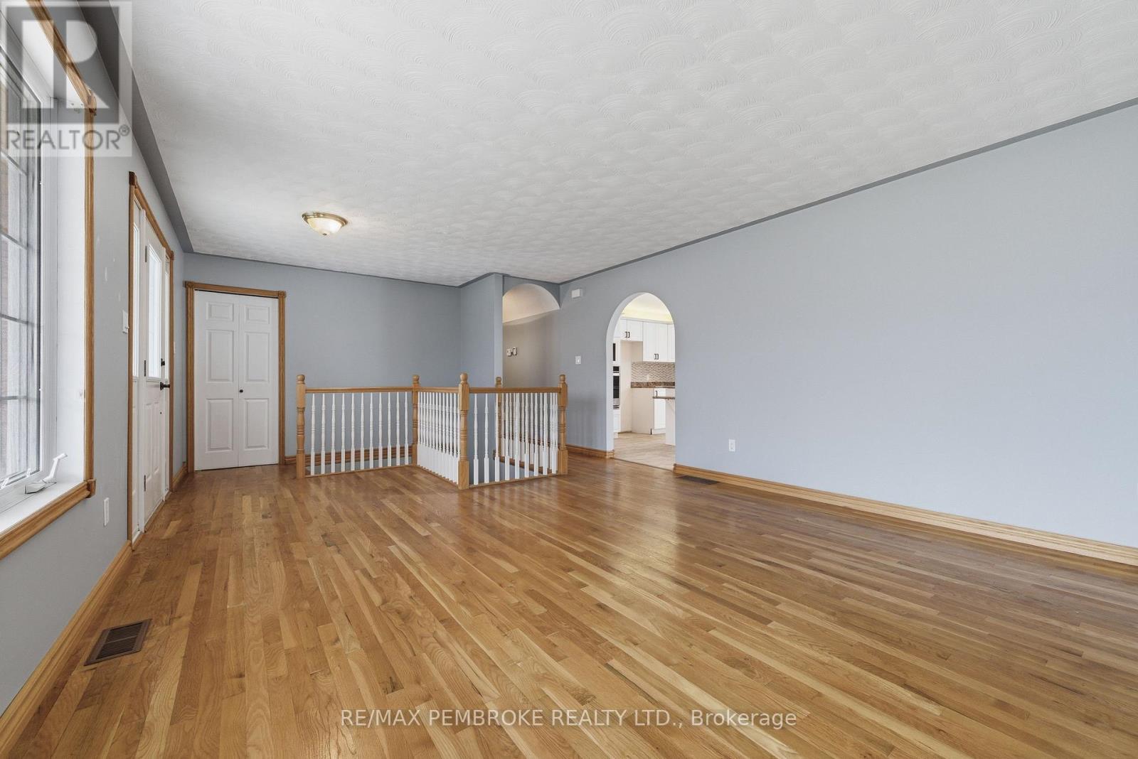 1778 Forest Lea Road, Laurentian Valley, Ontario  K8A 6W6 - Photo 21 - X12481415