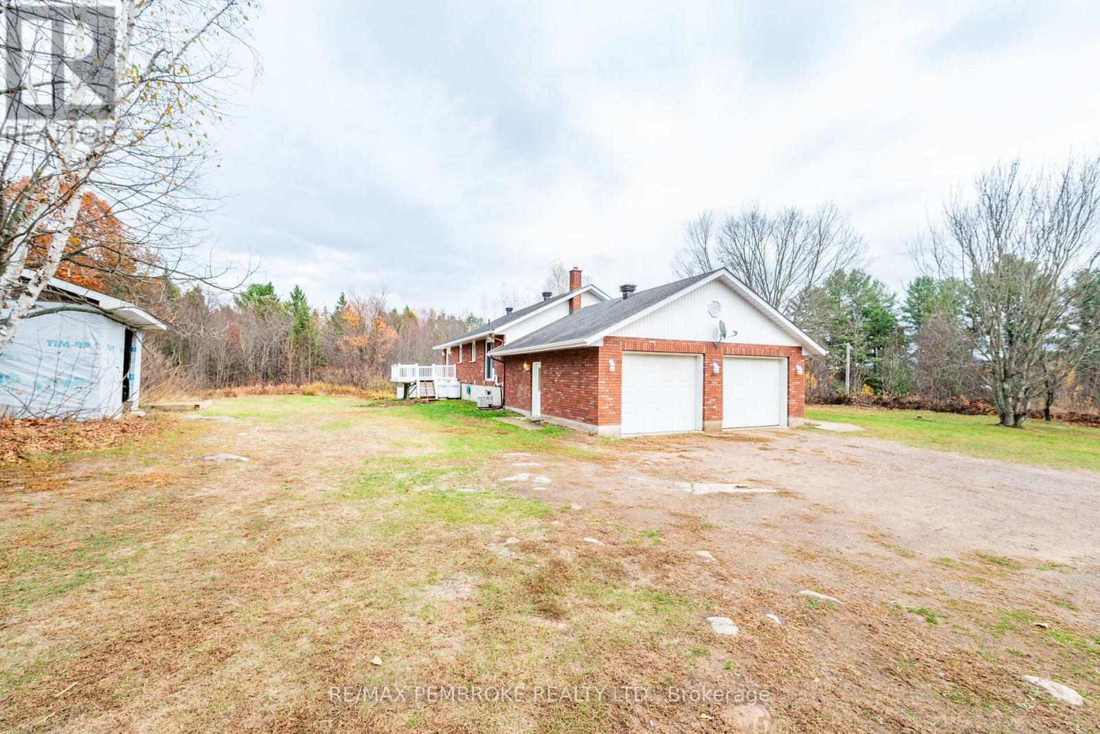 1778 Forest Lea Road, Laurentian Valley, Ontario  K8A 6W6 - Photo 30 - X12481415