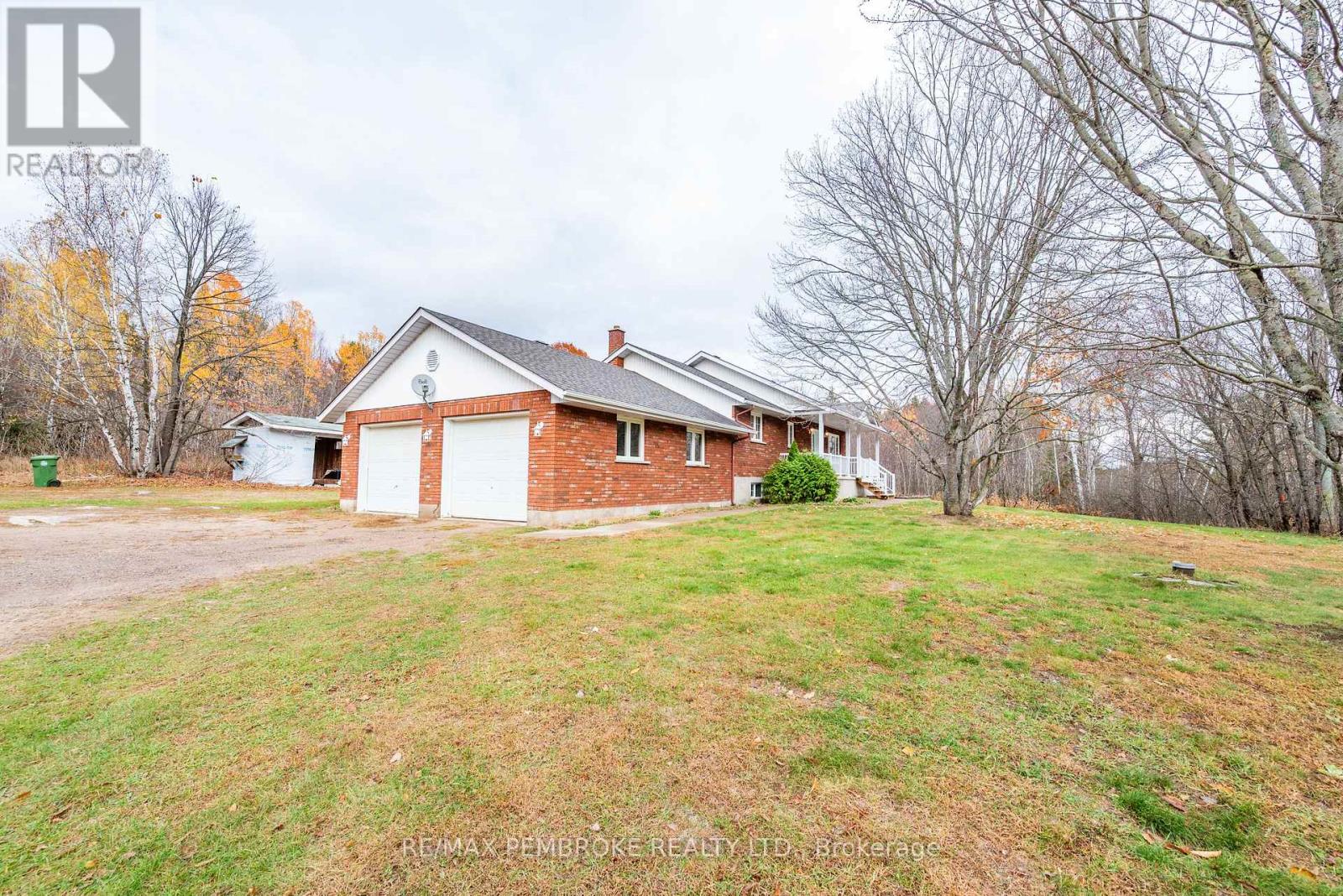 1778 Forest Lea Road, Laurentian Valley, Ontario  K8A 6W6 - Photo 31 - X12481415