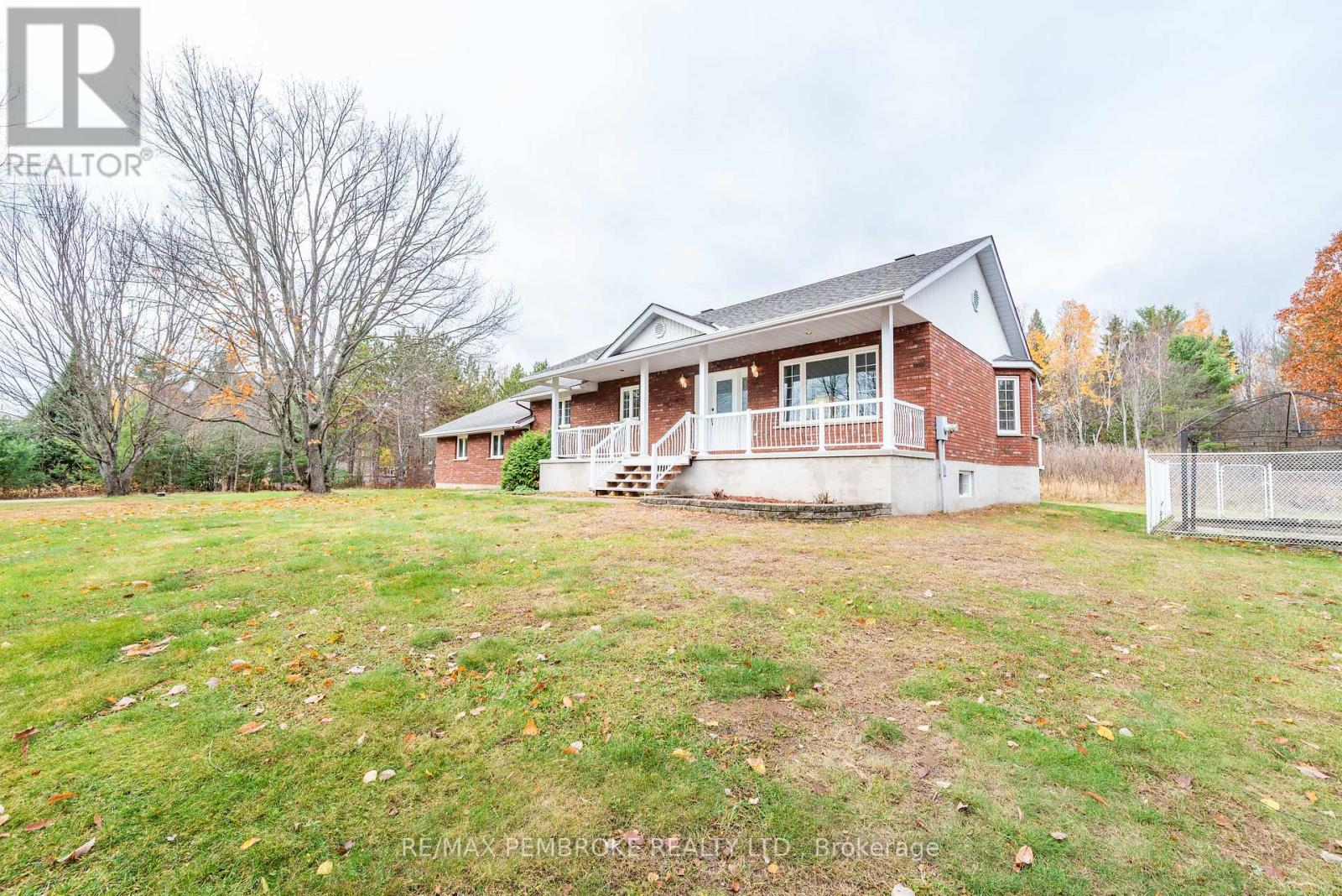 1778 Forest Lea Road, Laurentian Valley, Ontario  K8A 6W6 - Photo 32 - X12481415