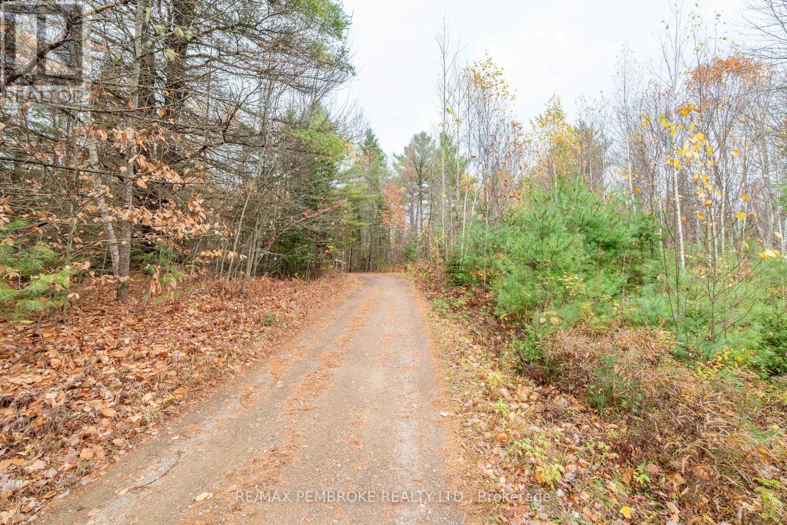 1778 Forest Lea Road, Laurentian Valley, Ontario  K8A 6W6 - Photo 35 - X12481415