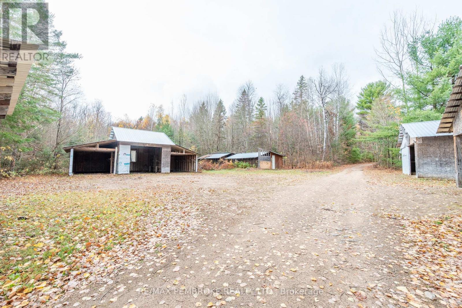 1778 Forest Lea Road, Laurentian Valley, Ontario  K8A 6W6 - Photo 37 - X12481415