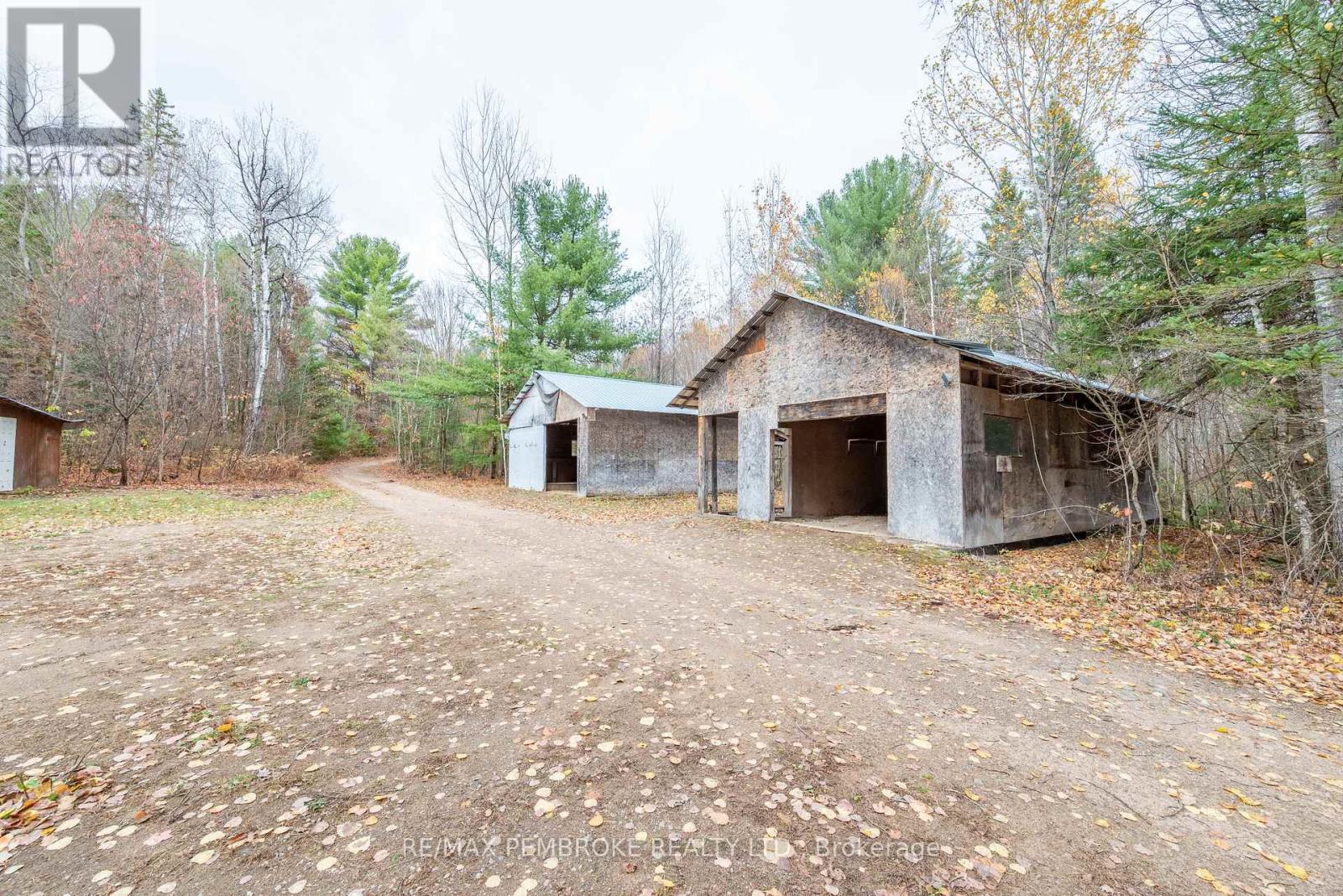 1778 Forest Lea Road, Laurentian Valley, Ontario  K8A 6W6 - Photo 38 - X12481415