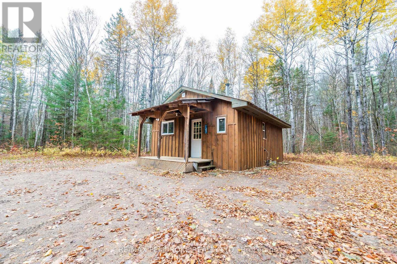 1778 Forest Lea Road, Laurentian Valley, Ontario  K8A 6W6 - Photo 39 - X12481415
