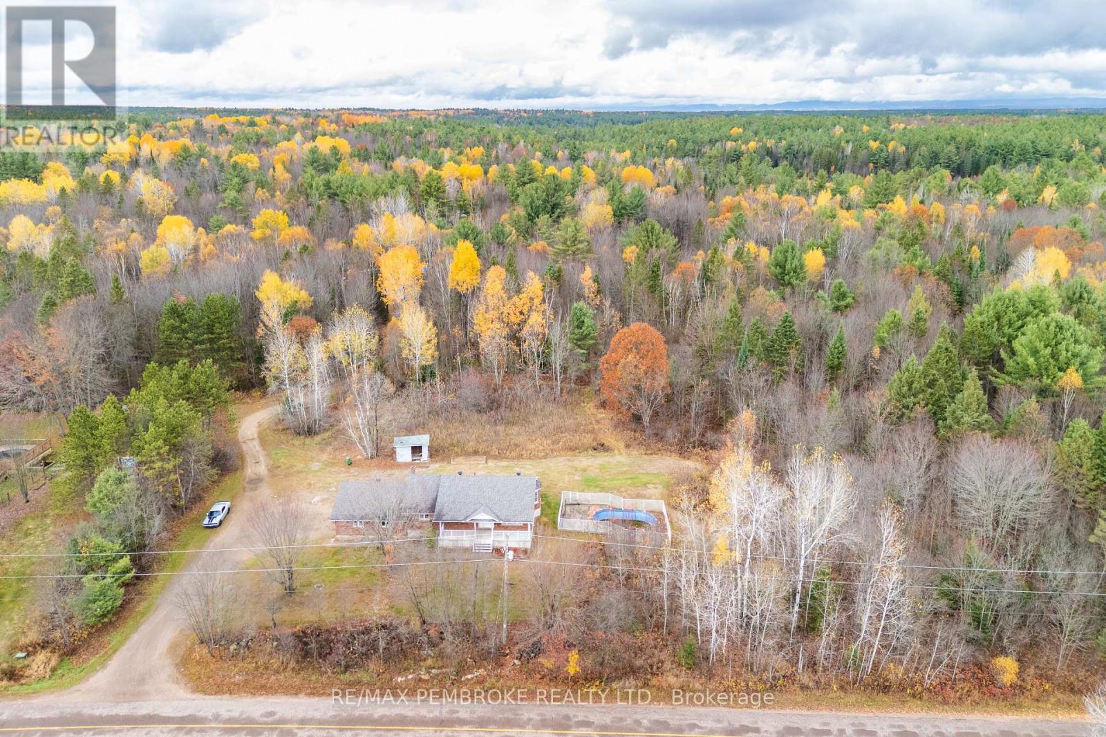 1778 Forest Lea Road, Laurentian Valley, Ontario  K8A 6W6 - Photo 48 - X12481415