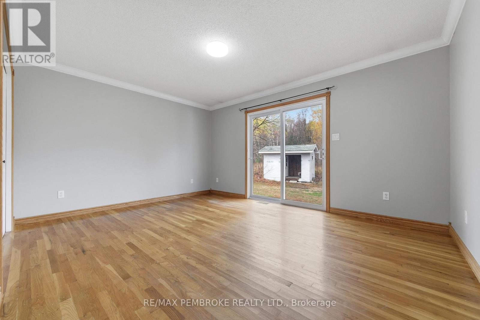 1778 Forest Lea Road, Laurentian Valley, Ontario  K8A 6W6 - Photo 5 - X12481415