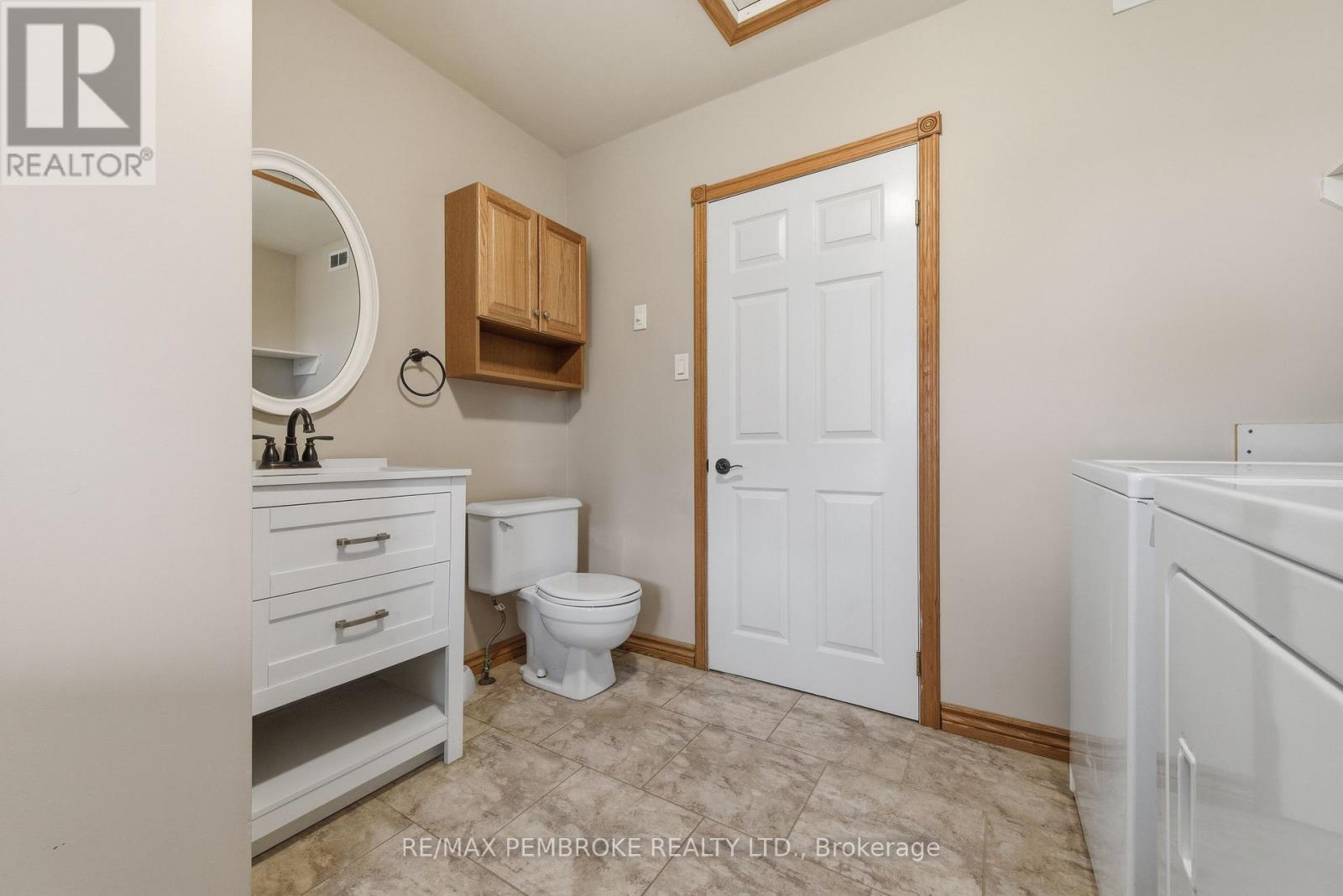 1778 Forest Lea Road, Laurentian Valley, Ontario  K8A 6W6 - Photo 9 - X12481415