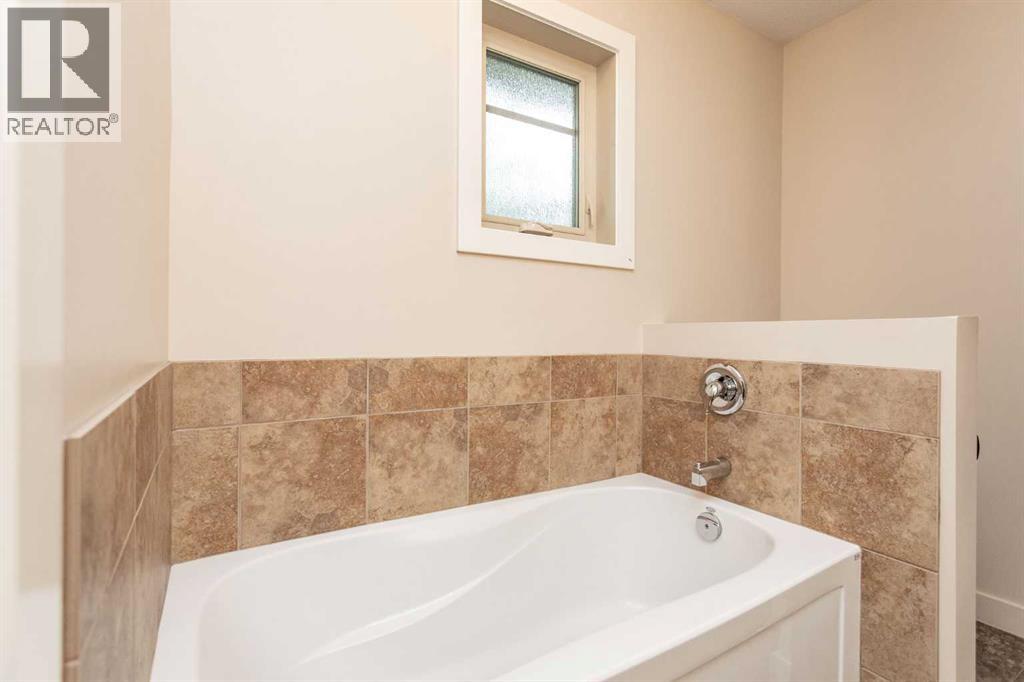 5422 49 Avenue, Lacombe, Alberta  T4L 1S6 - Photo 13 - A2266591