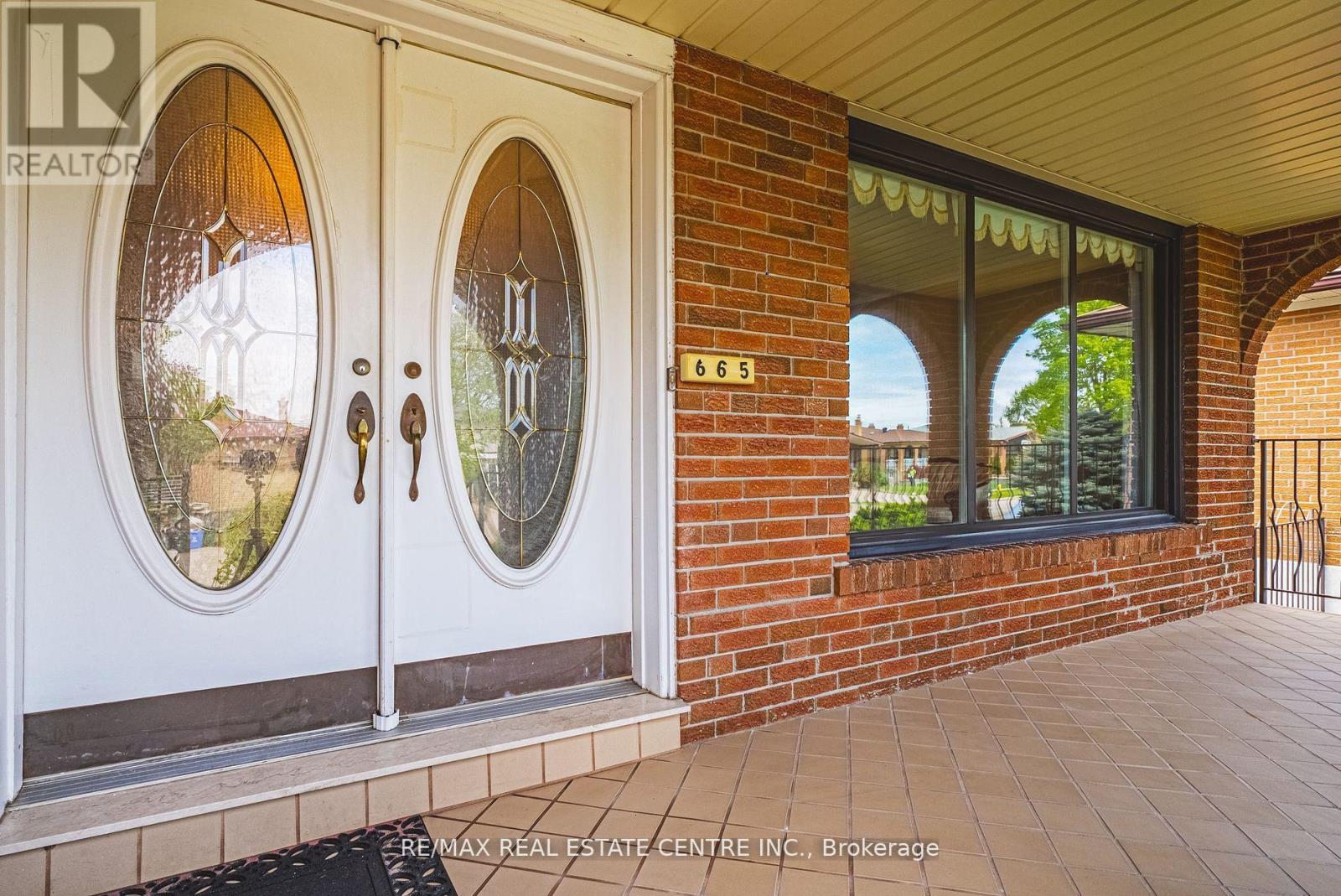 665 Woodbridge Avenue, Vaughan, Ontario  L4L 2T9 - Photo 5 - N12310349