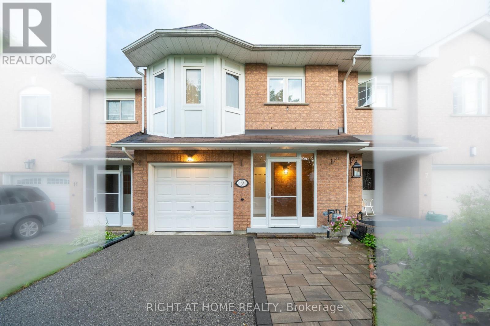 9 Royal Cedar Court, East Gwillimbury, Ontario  L9N 1R7 - Photo 3 - N12452342