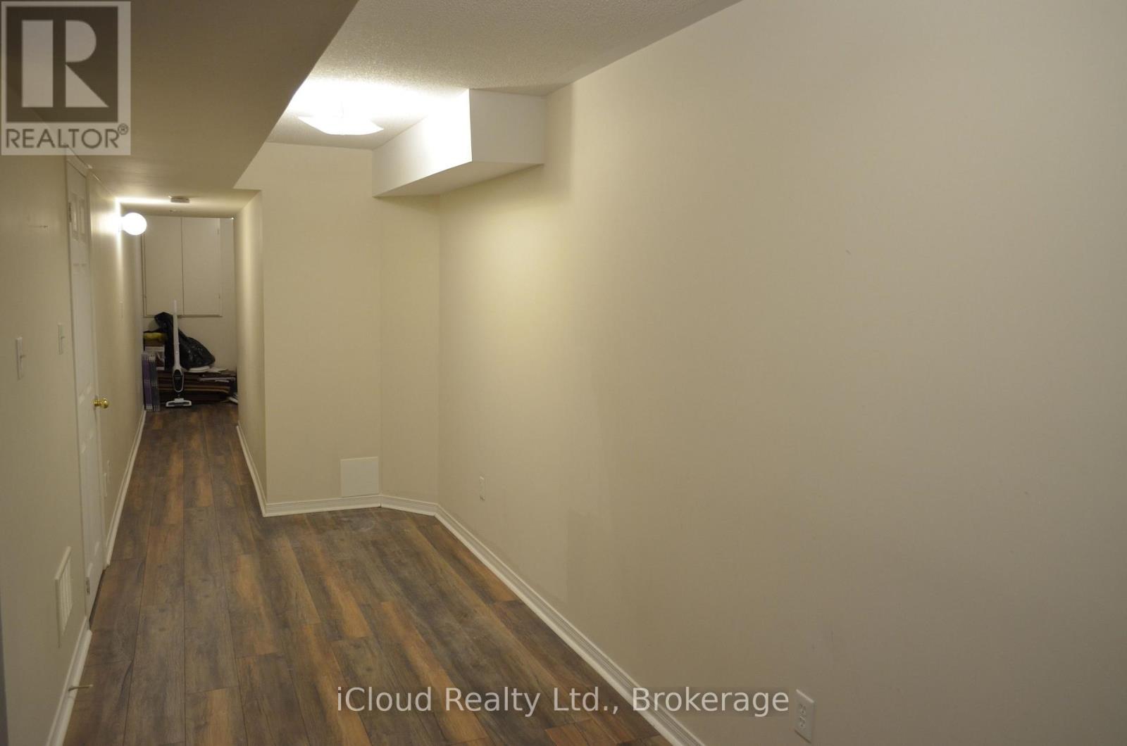 Main/up - 319 Aspendale Crescent, Mississauga, Ontario  L6W 0E7 - Photo 10 - W12481286