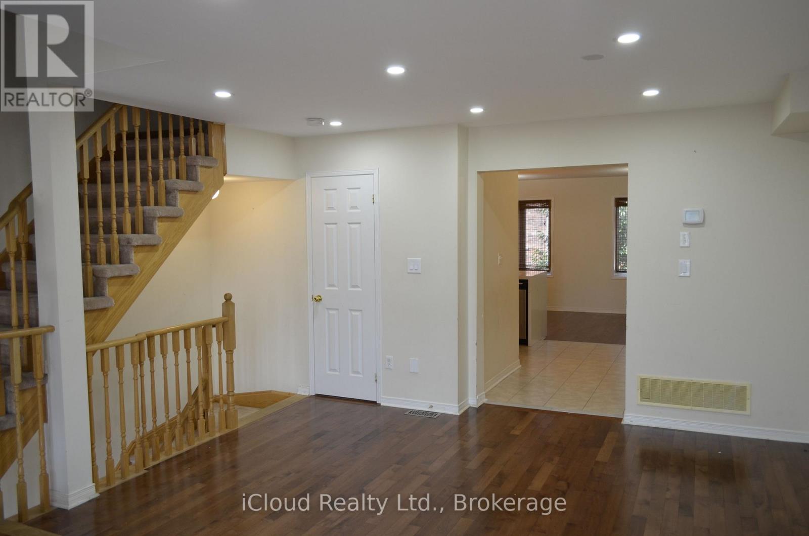 Main/up - 319 Aspendale Crescent, Mississauga, Ontario  L6W 0E7 - Photo 3 - W12481286