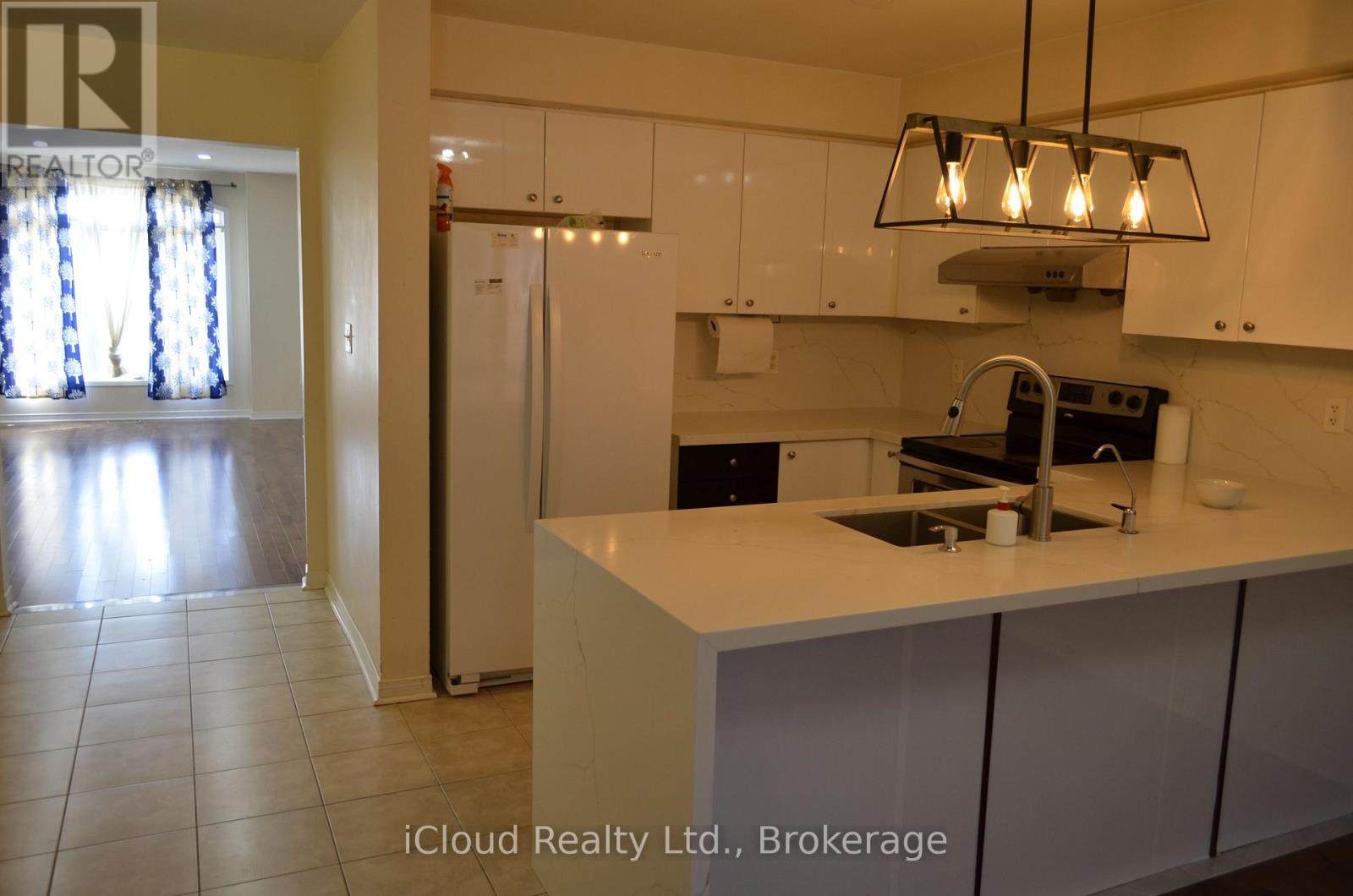 Main/up - 319 Aspendale Crescent, Mississauga, Ontario  L6W 0E7 - Photo 4 - W12481286
