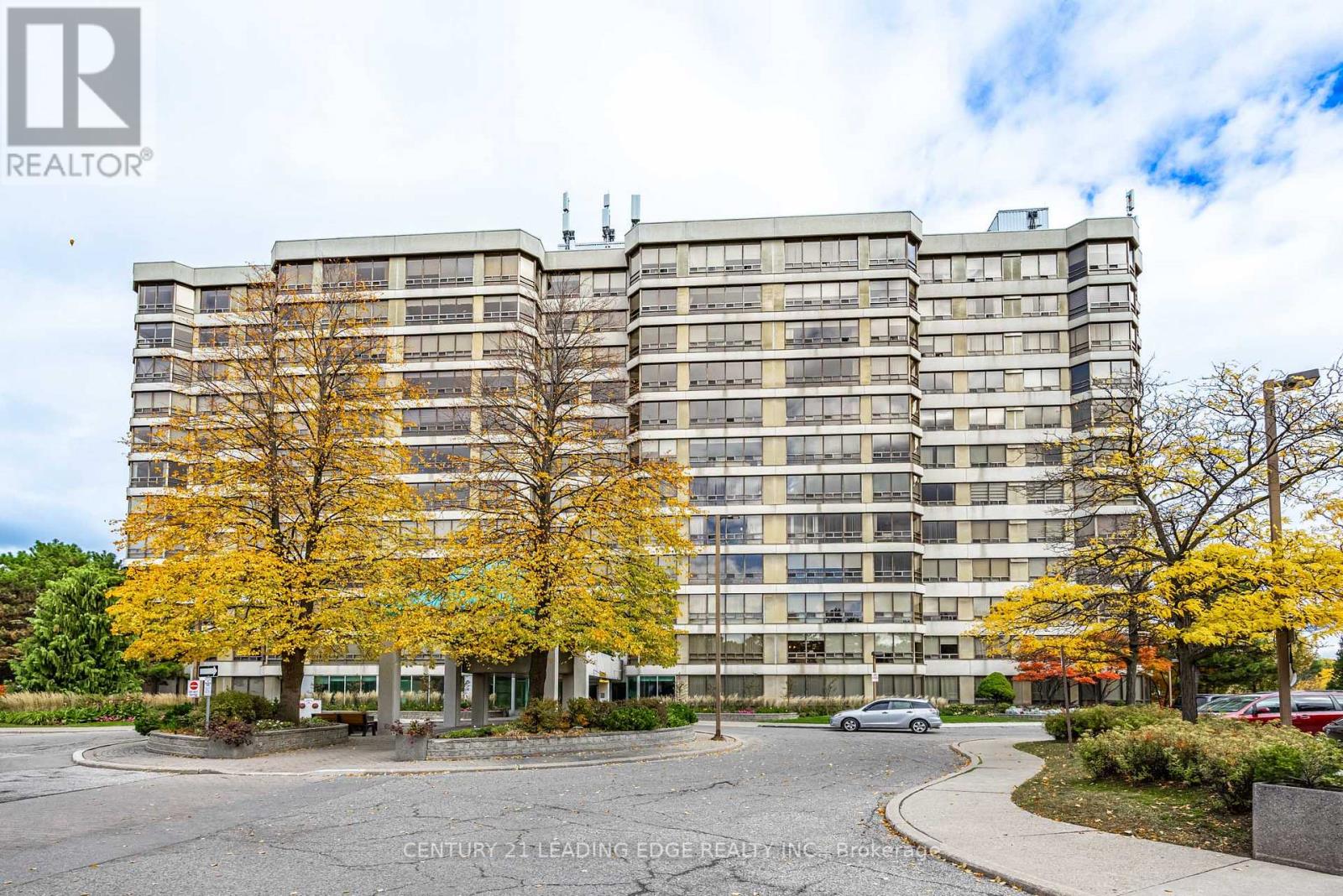 401 - 310 Mill Street S, Brampton, Ontario  L6Y 3B1 - Photo 2 - W12481335
